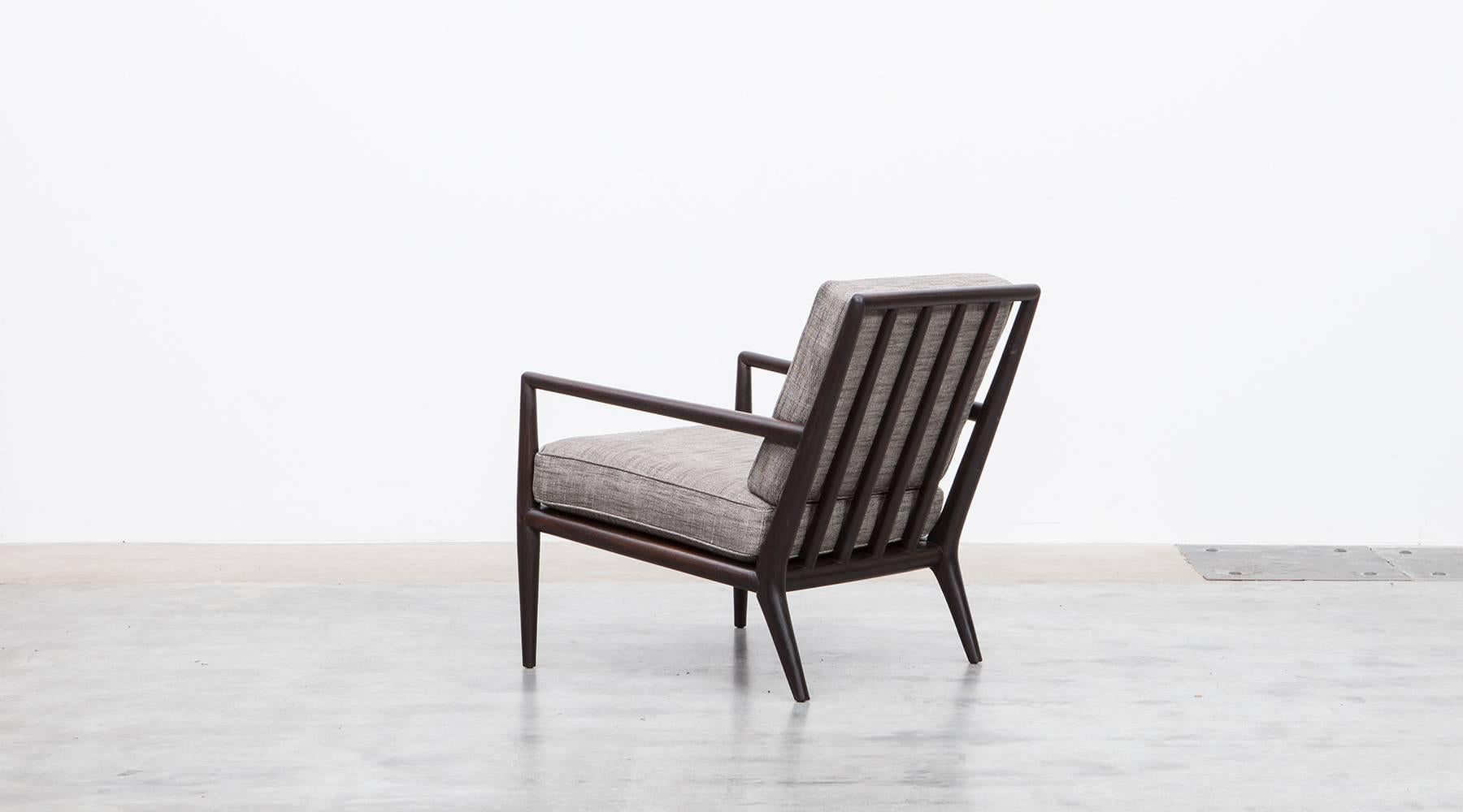 Pair of T. H. Robsjohn-Gibbings Lounge Chairs, NEW UPHOLSTERY  In Good Condition For Sale In Frankfurt, Hessen, DE