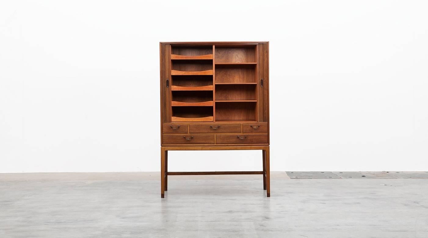 Mid-Century Modern 1940s brown mahogany Highboard by Ole Wanscher 