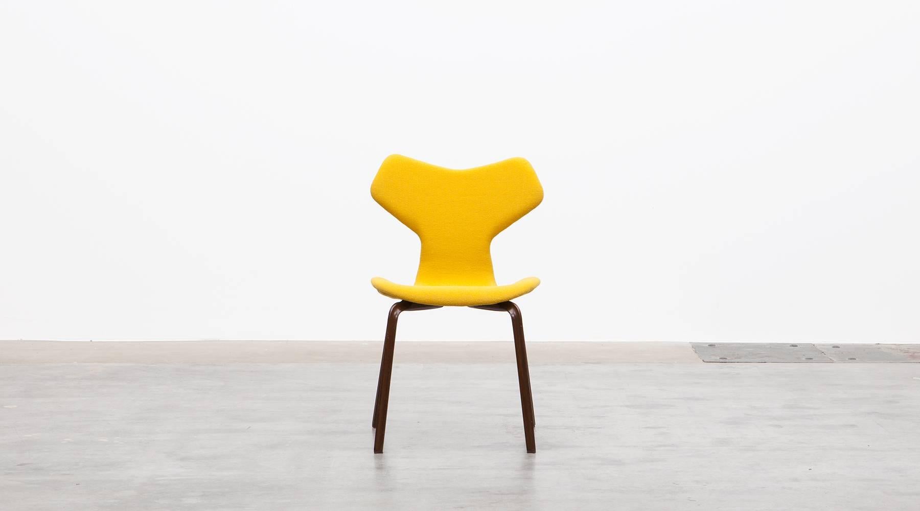 Set of Six Arne Jacobsen Grand Prix Chairs *NEW UPHOLSTERY* In Good Condition In Frankfurt, Hessen, DE