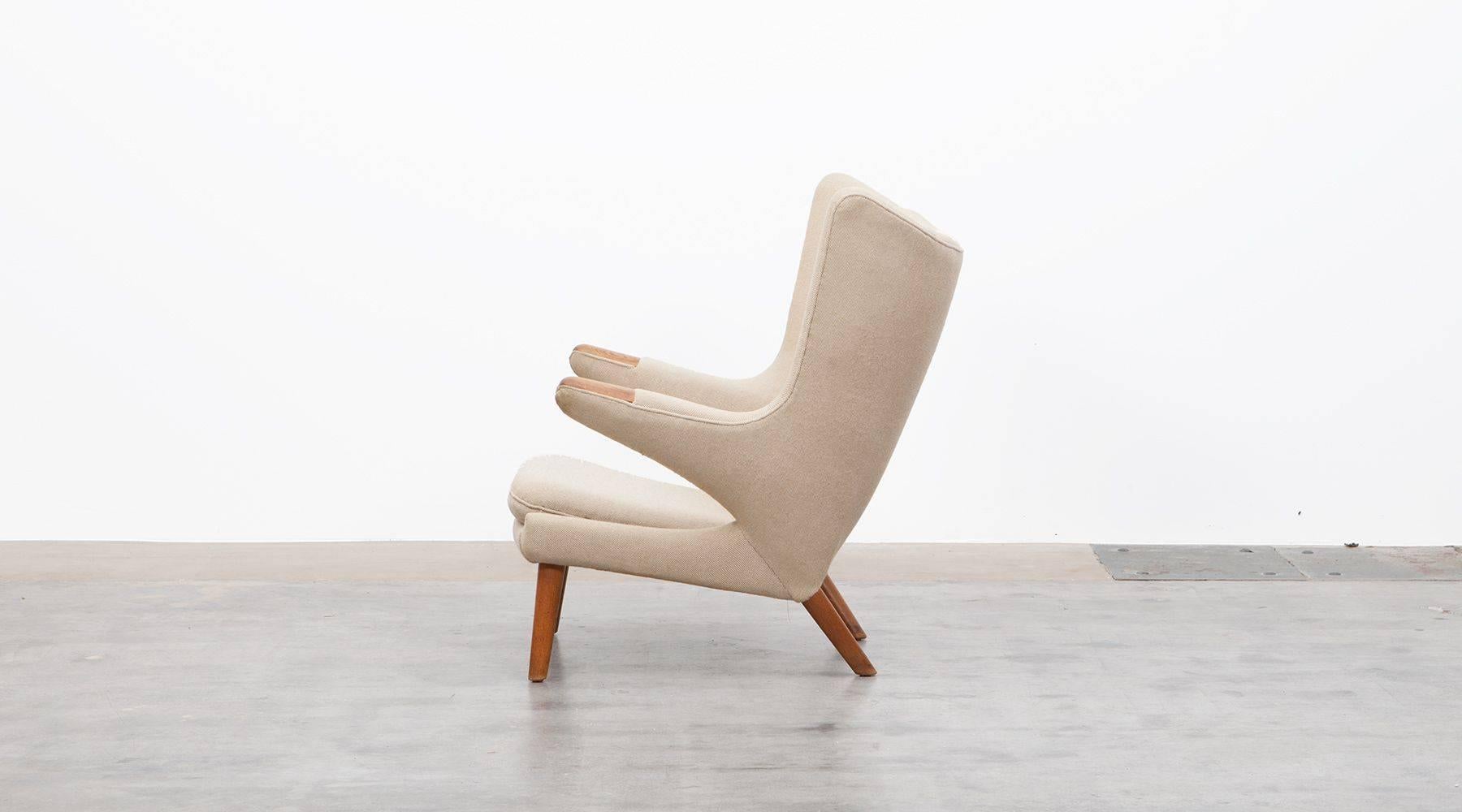 Papa Bear Chair by Hans Wegner manufactured by A.P. Stolen, Denmark, 1951

Wonderful original Papa Bear chair designed by Hans Wegner. This ingenious piece comes in perfect condition, even the upholstery with its high-qualitiy woolen fabric in warm