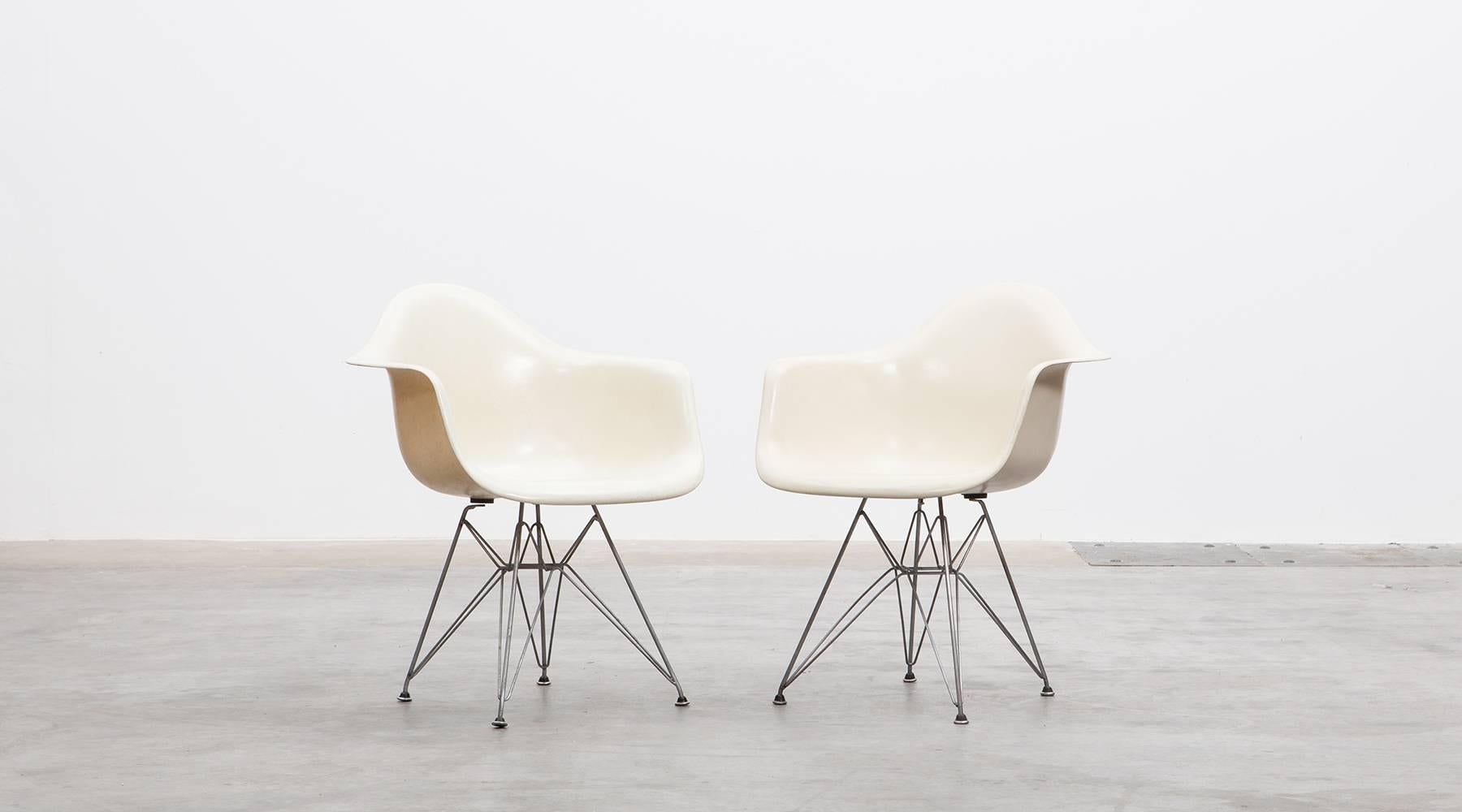 Mid-Century Modern 1950s white set of six original DAR Armchairs by Charles and Ray Eames