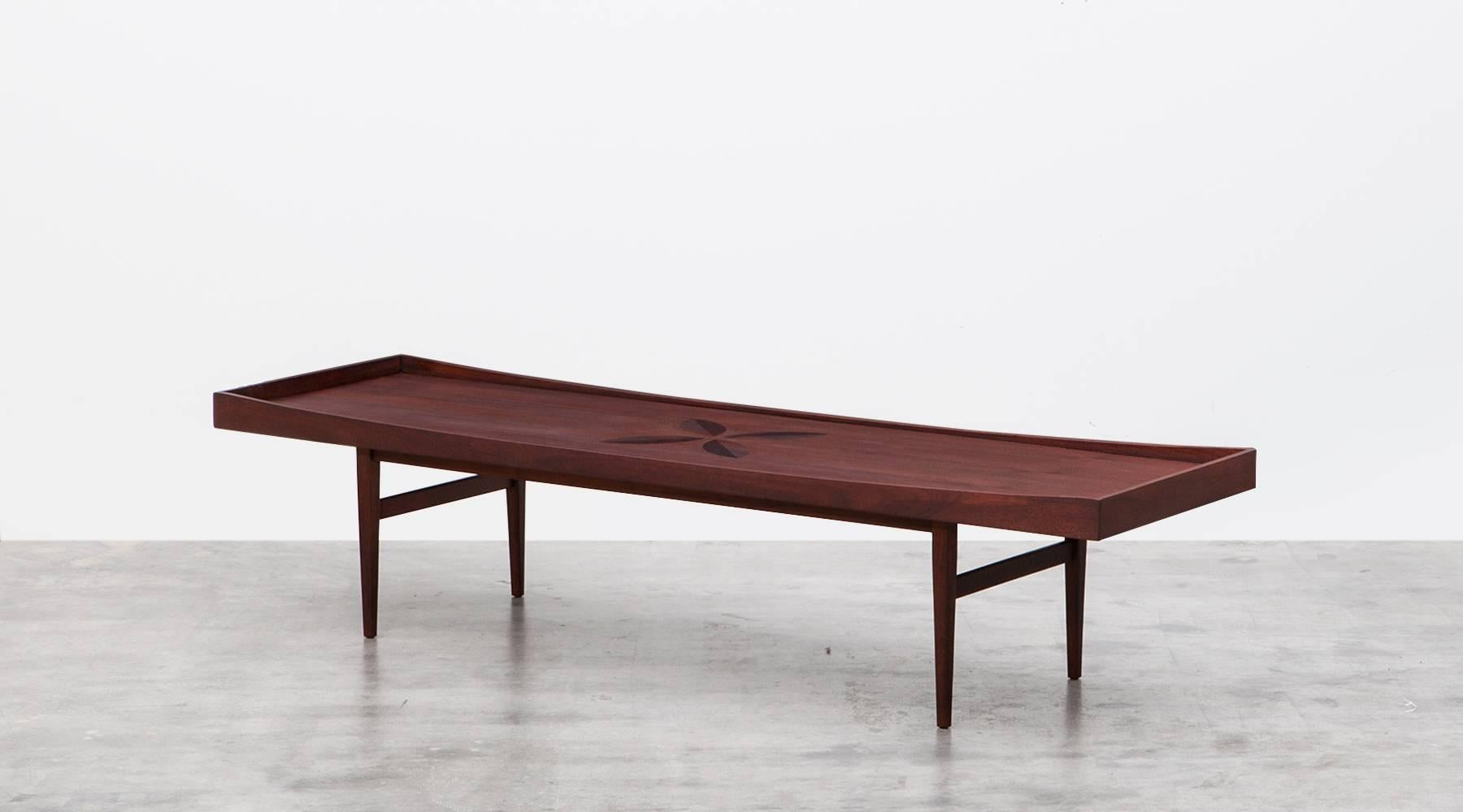 Fantastic coffee table designed by Kipp Stewart in 1955. The table comes in walnut with a wooden inlay in leaf ornament, the edges are curved and gives a elegant look. Manufactured by Calvin.

Trained architect Kipp Stewart distinguished himself as