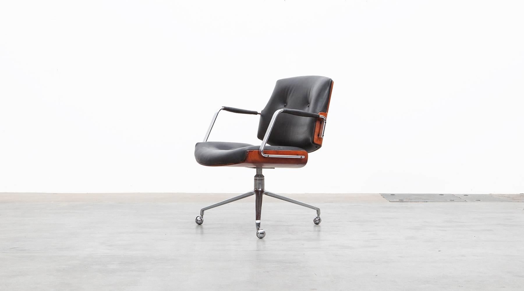 Black leather, wood, Swivel Chair by Fabricius and Kastholm, Germany, 1968.

Classical swivel chairs designed by Preben Fabricius and Jørgen Kastholm. The chair has a brushed steel tripod foot, high quality leather upholstery and two curved wooden