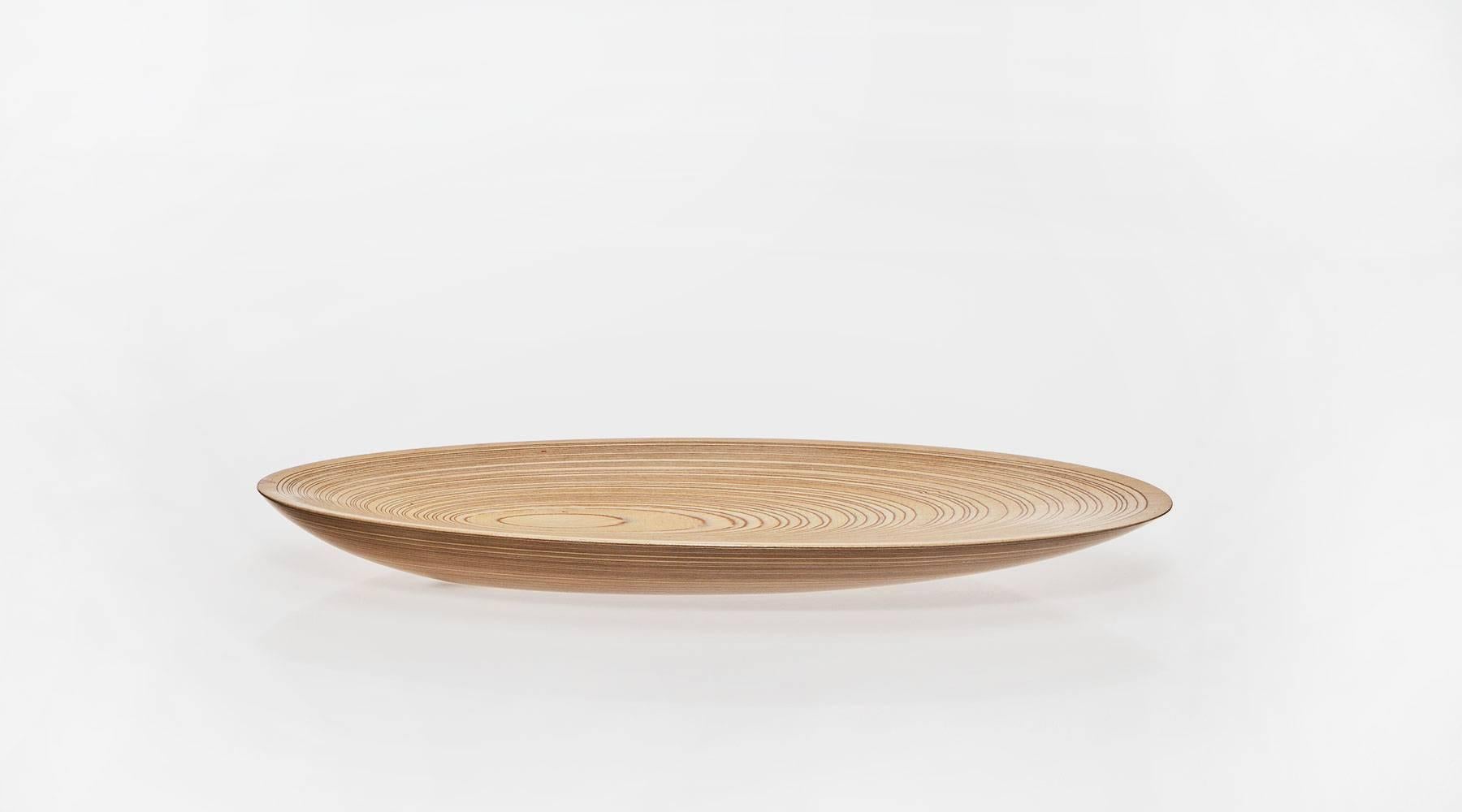 Rare leaf dish designed by Tapio Wirkkala. A leading figure of Post-war European design, Finnish designer and sculptor. The wood rings in two colors on Tapio Wirkkala’s laminated plywood dishes emphasize its shell-like shape, combining the at-once