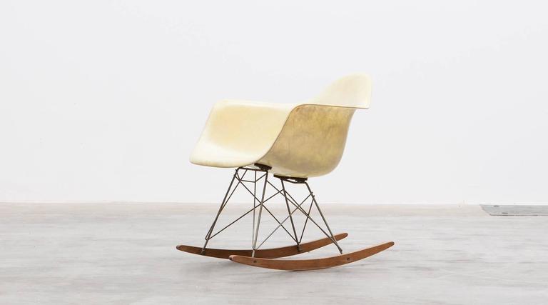 American 1948 Parchment Color Fiberglass Shell RAR Rocking Chair by Charles & Ray Eames  For Sale