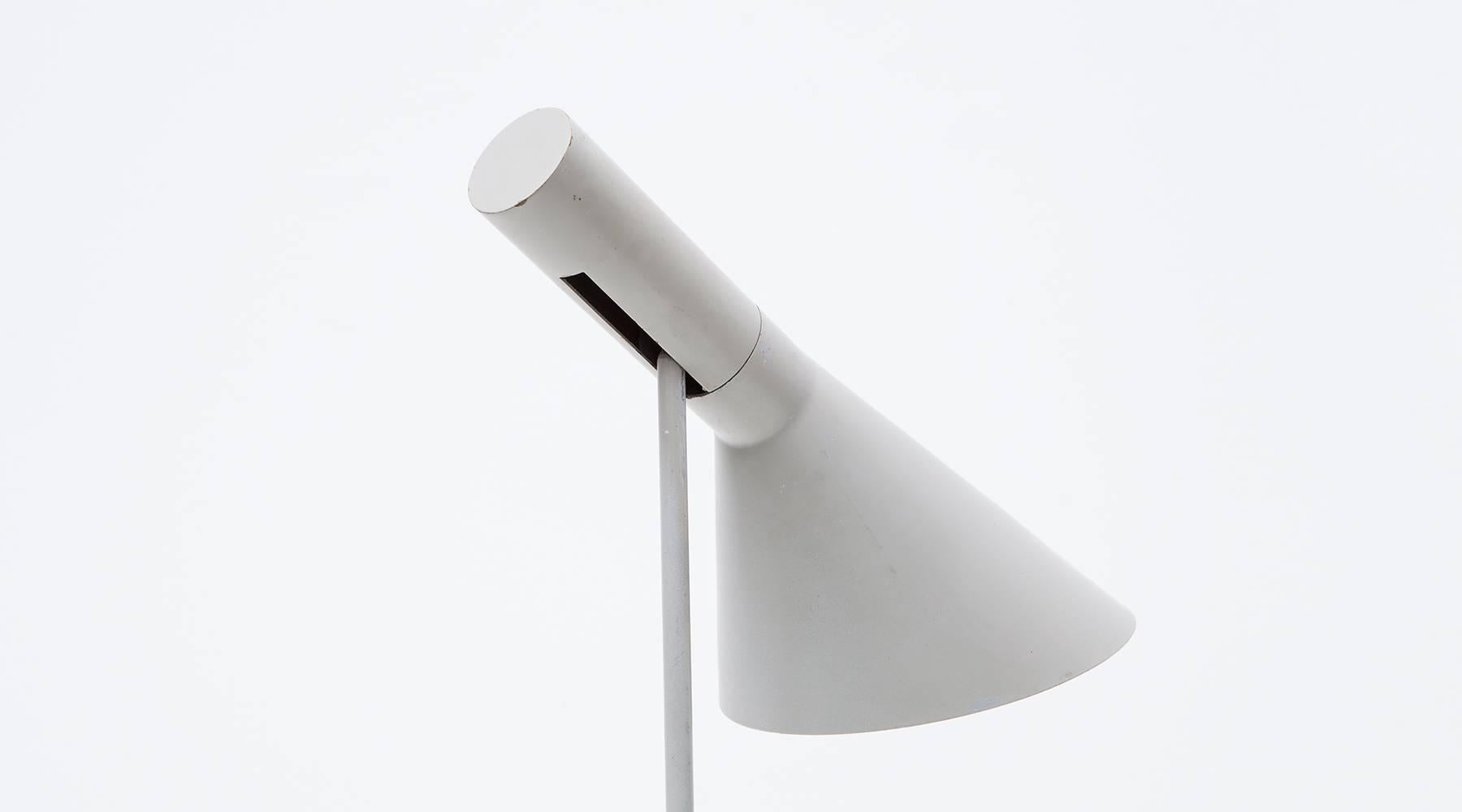 Mid-20th Century 1950s white Desk Lamp by Arne Jacobsen For Sale