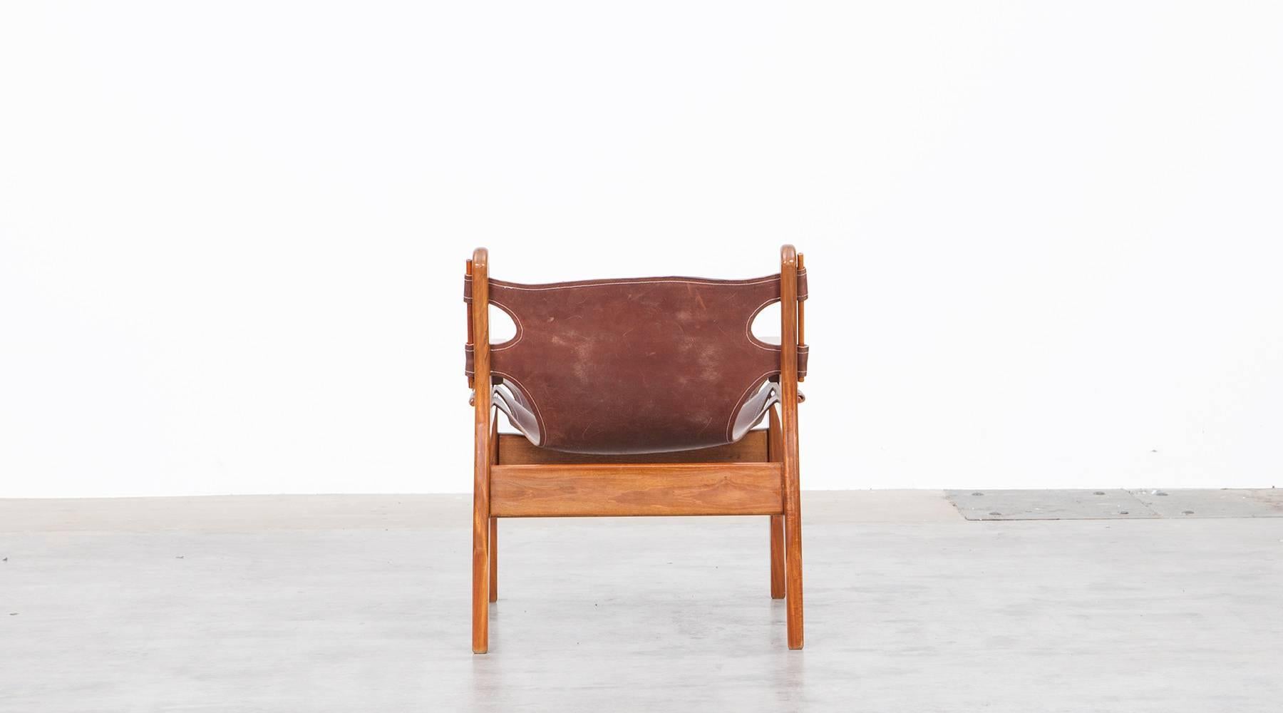 19702 brown leather and wood Lounge Chairs by Sergio Rodrigues In Good Condition For Sale In Frankfurt, Hessen, DE