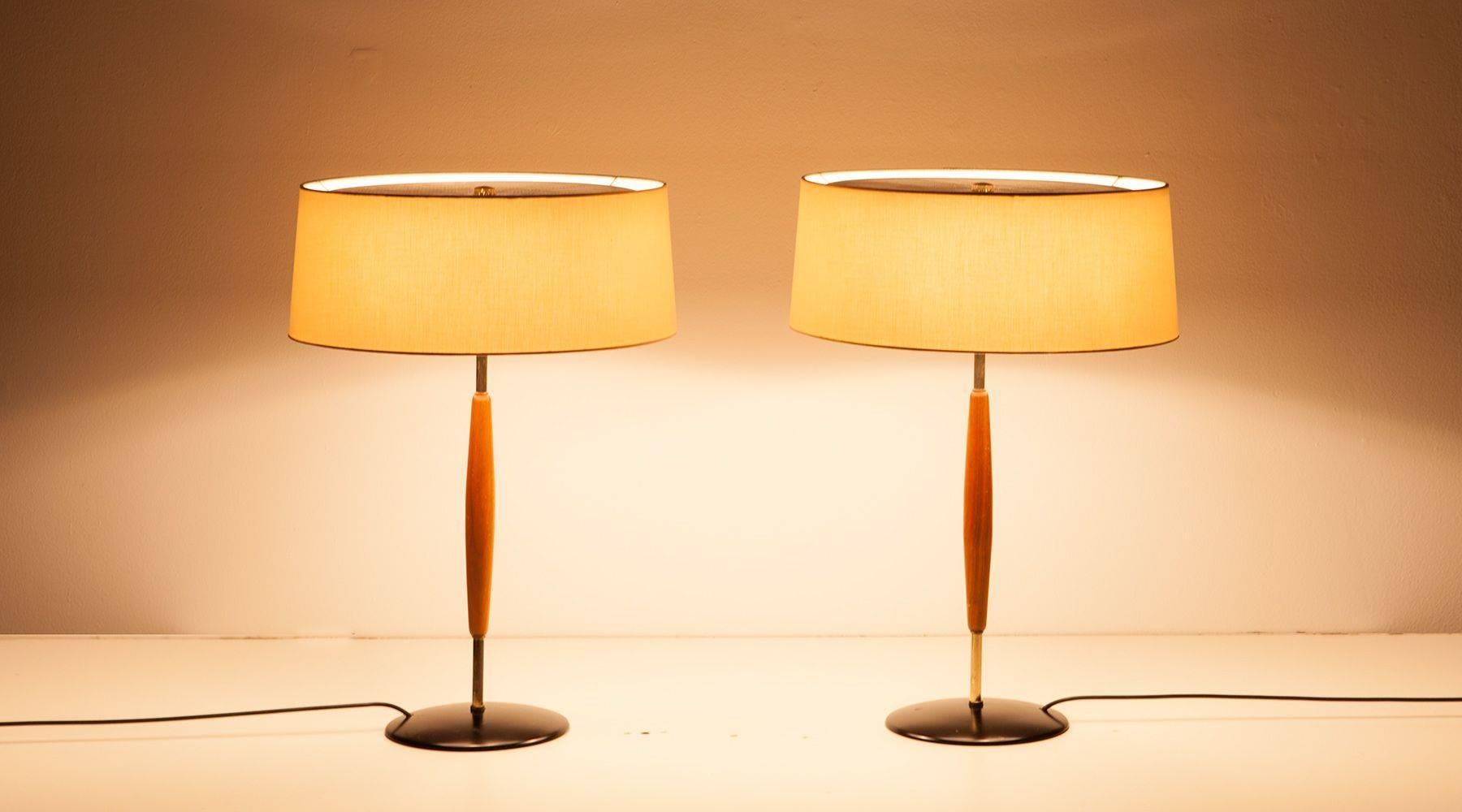 Pair of perfectly sized table lamp by iconic lighting designer Gerald Thurston. This lamp retains its original white steel diffuser, linen wrapped shade and brass final and base. Manufactured by Lightolier. A Single example is available.
