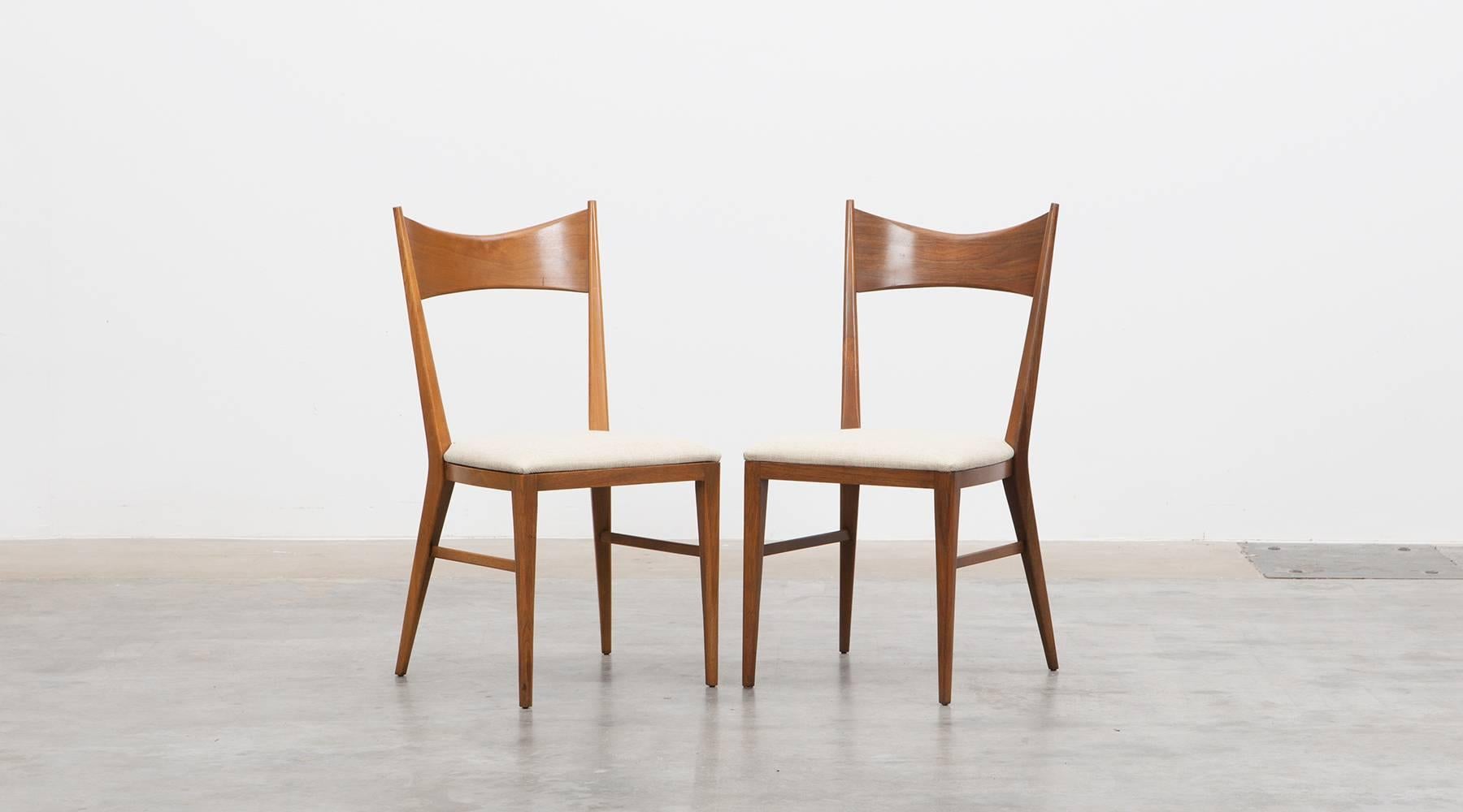 1950s White Upholstery, Walnut Chairs by Paul McCobb In Good Condition In Frankfurt, Hessen, DE
