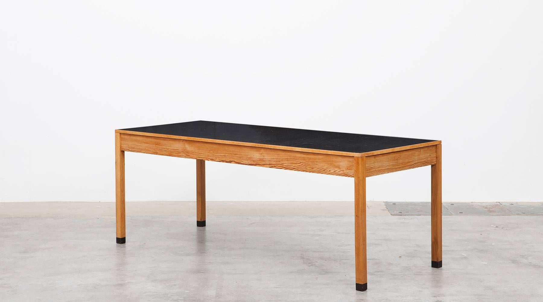 ​Purposeful Ferdinand Kramer table made of wood and linoleum top. This example comes in a comfortable size and pleasant width. We have more tables in this style in stock, with differences in length. All examples are from the 1960s. 

Ferdinand