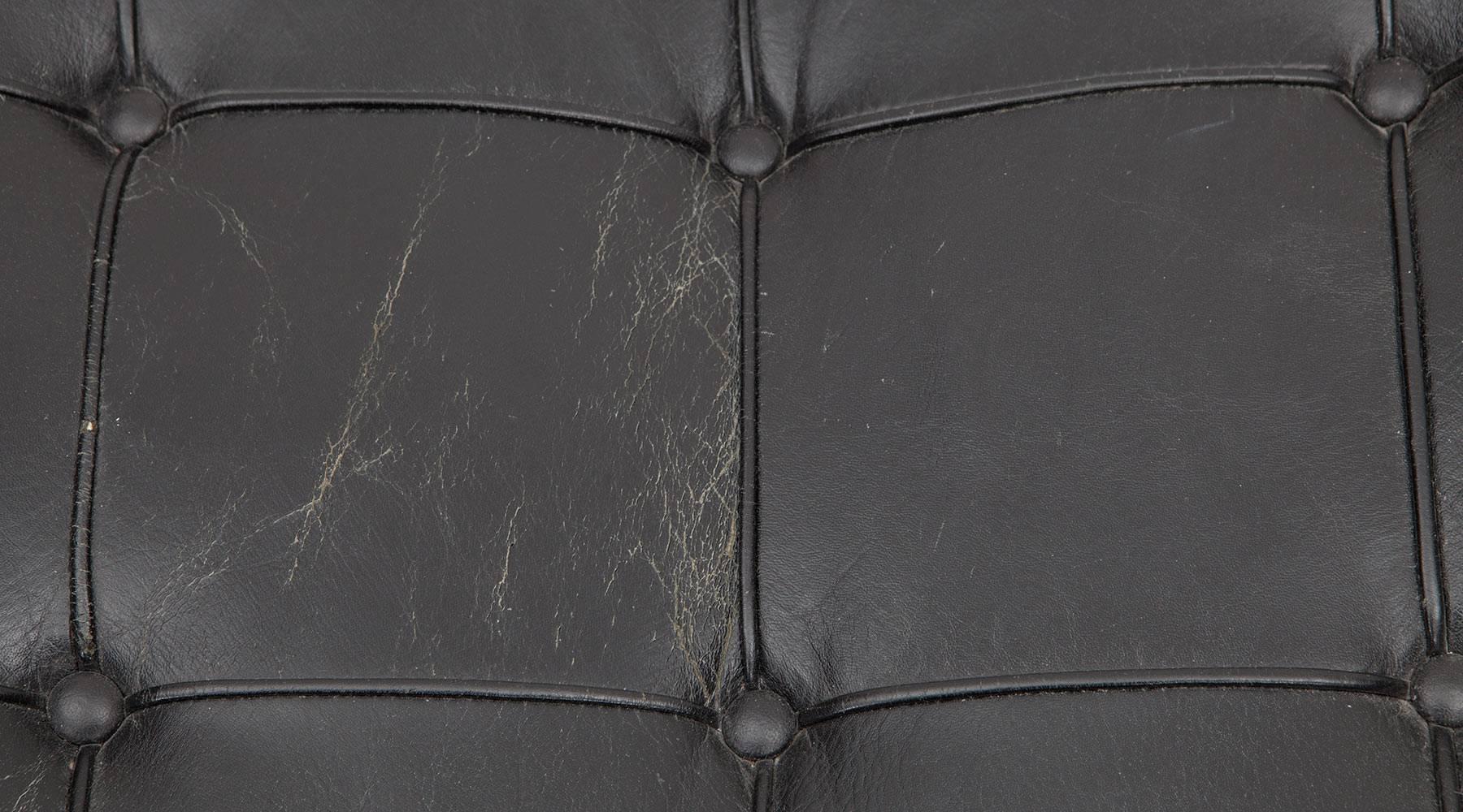 1920s Black Leather Ottoman by Mies van der Rohe In Good Condition In Frankfurt, Hessen, DE