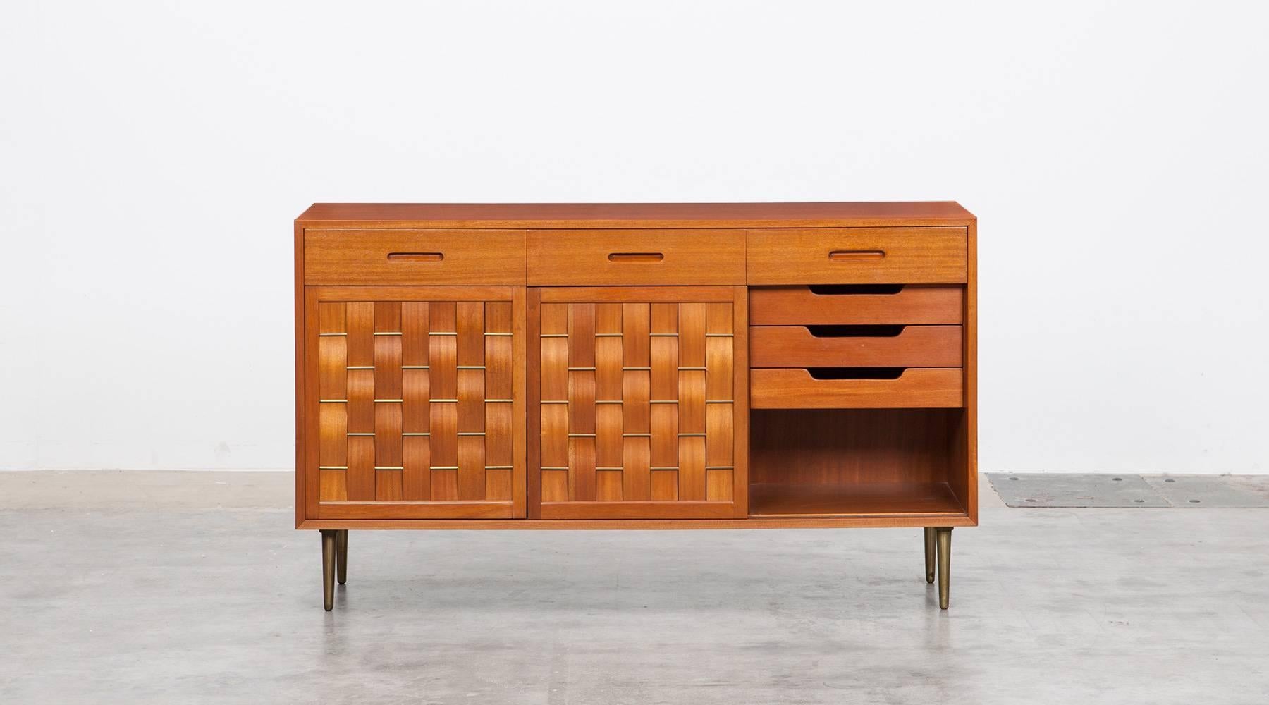 1950s Brown Mahogany Sideboard by Edward Wormley In Excellent Condition In Frankfurt, Hessen, DE