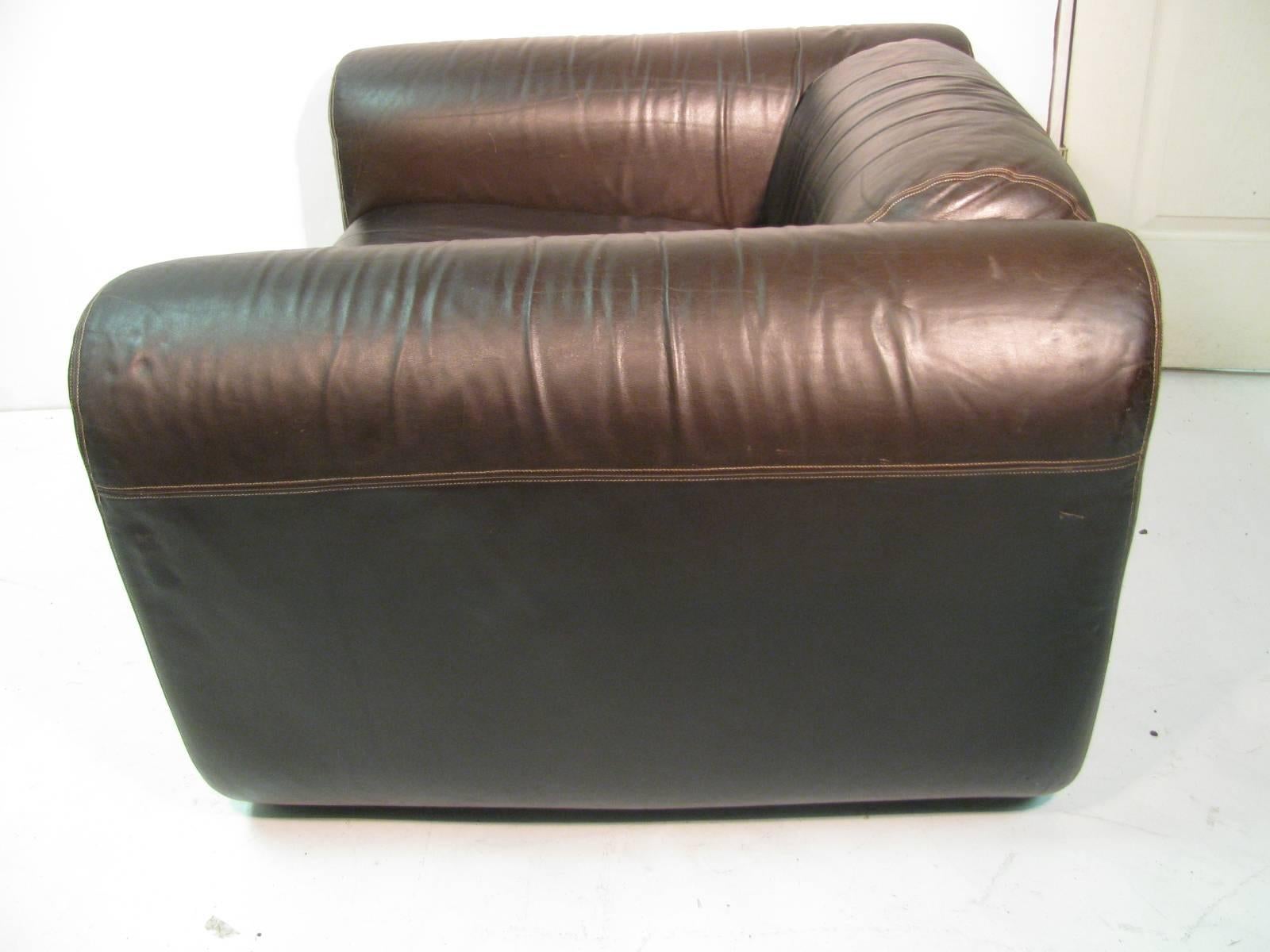 Fabulous pair of brown leather lounge chairs by Stendig. In the style of the Cumulus Group that was created by Italian designers Sergio Mazza and Giulano Gramina for Stendig.