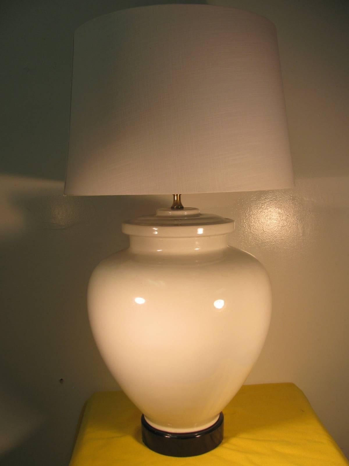 Modern Pair of Large Elegant White Porcelain Glazed Ceramic Table Lamps
