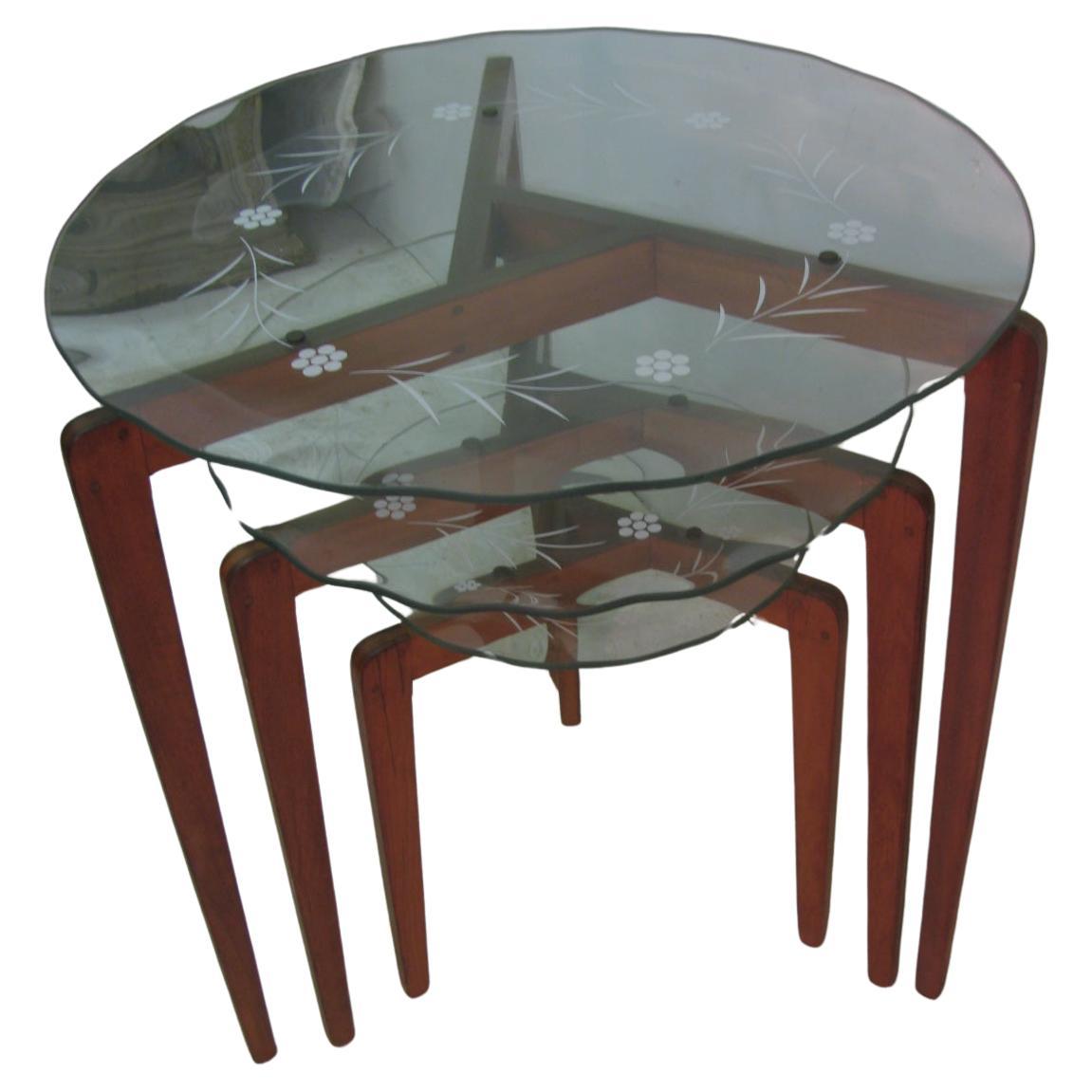 Etched Mid-Century Modern Italian Art Glass Nesting Tables Set of 3 For Sale