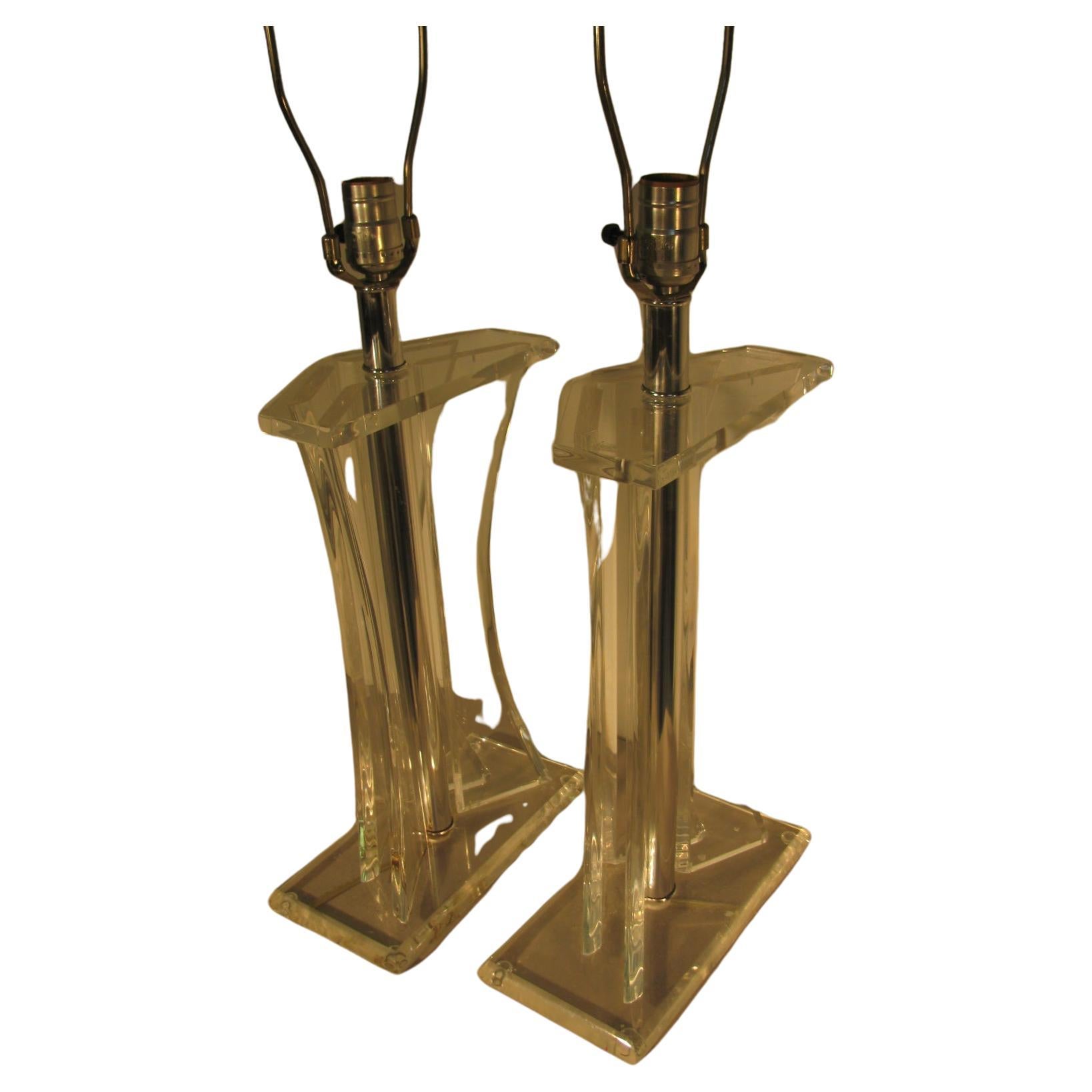 Pair of Mid-Century Modern Lucite Table Lamps In Good Condition For Sale In Port Jervis, NY