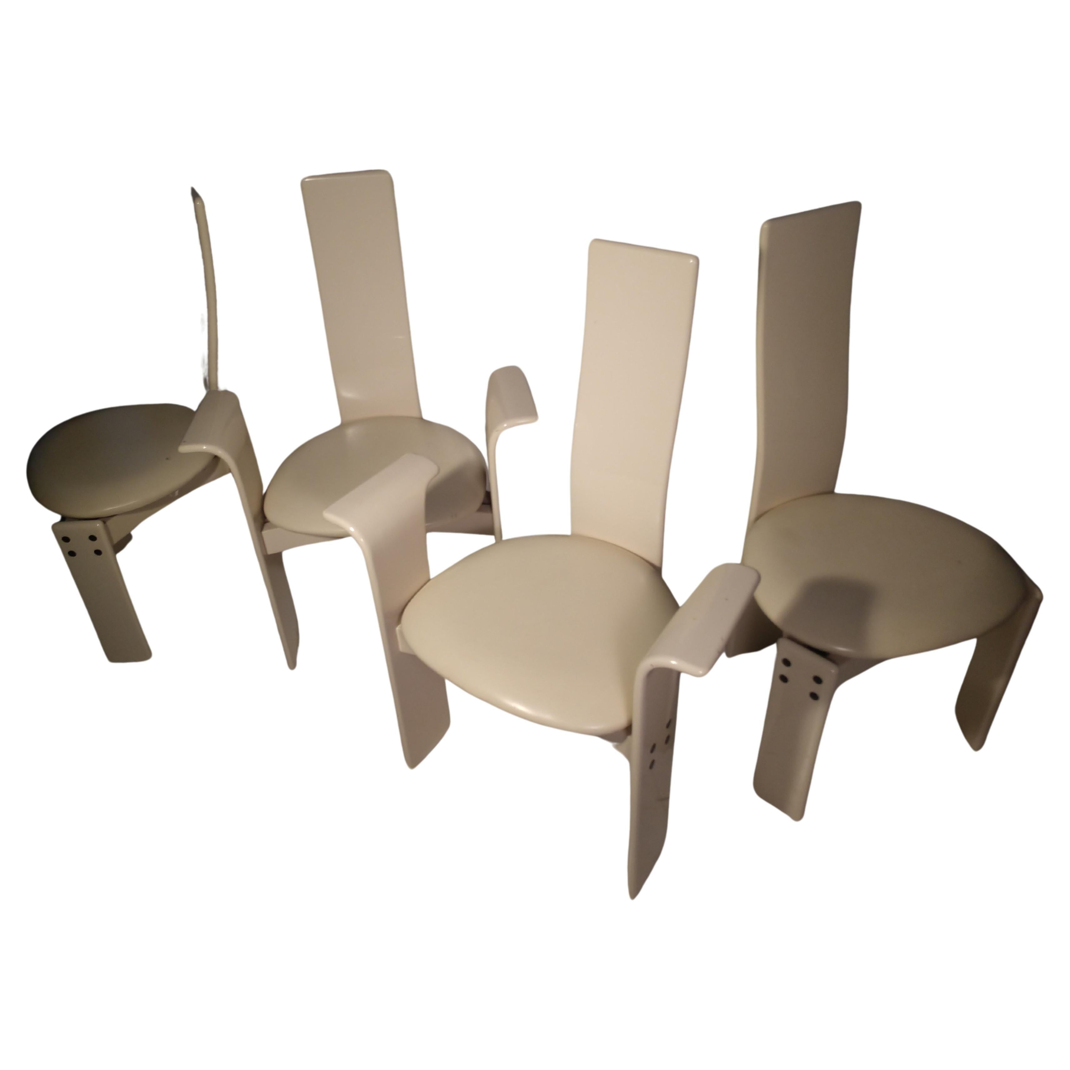Fin du 20e siècle Ensemble de quatre chaises de salle à manger italiennes laquées post-modernes en vente