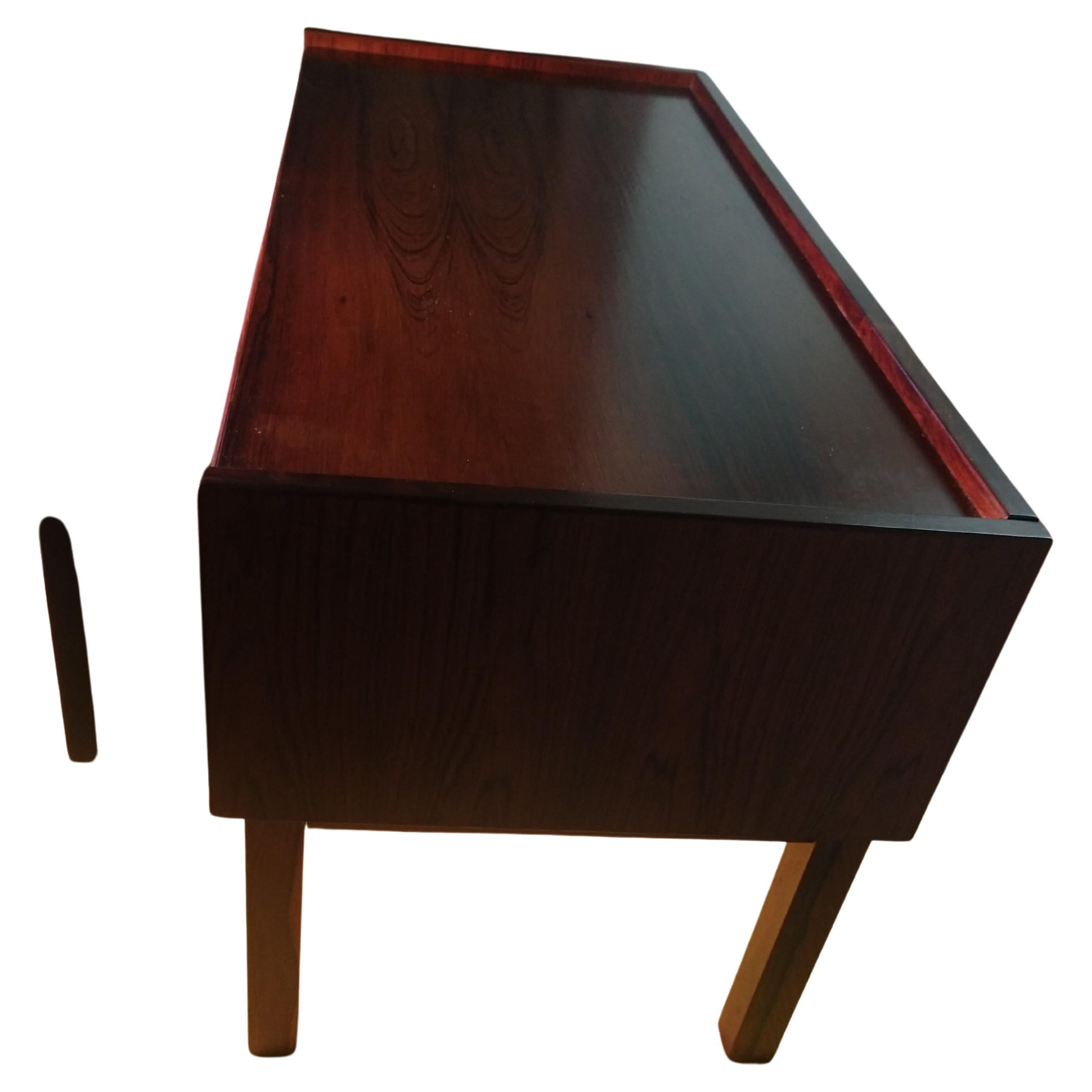 Mid-Century Modern Danish Rosewood Three-Drawer Side End Table In Good Condition For Sale In Port Jervis, NY