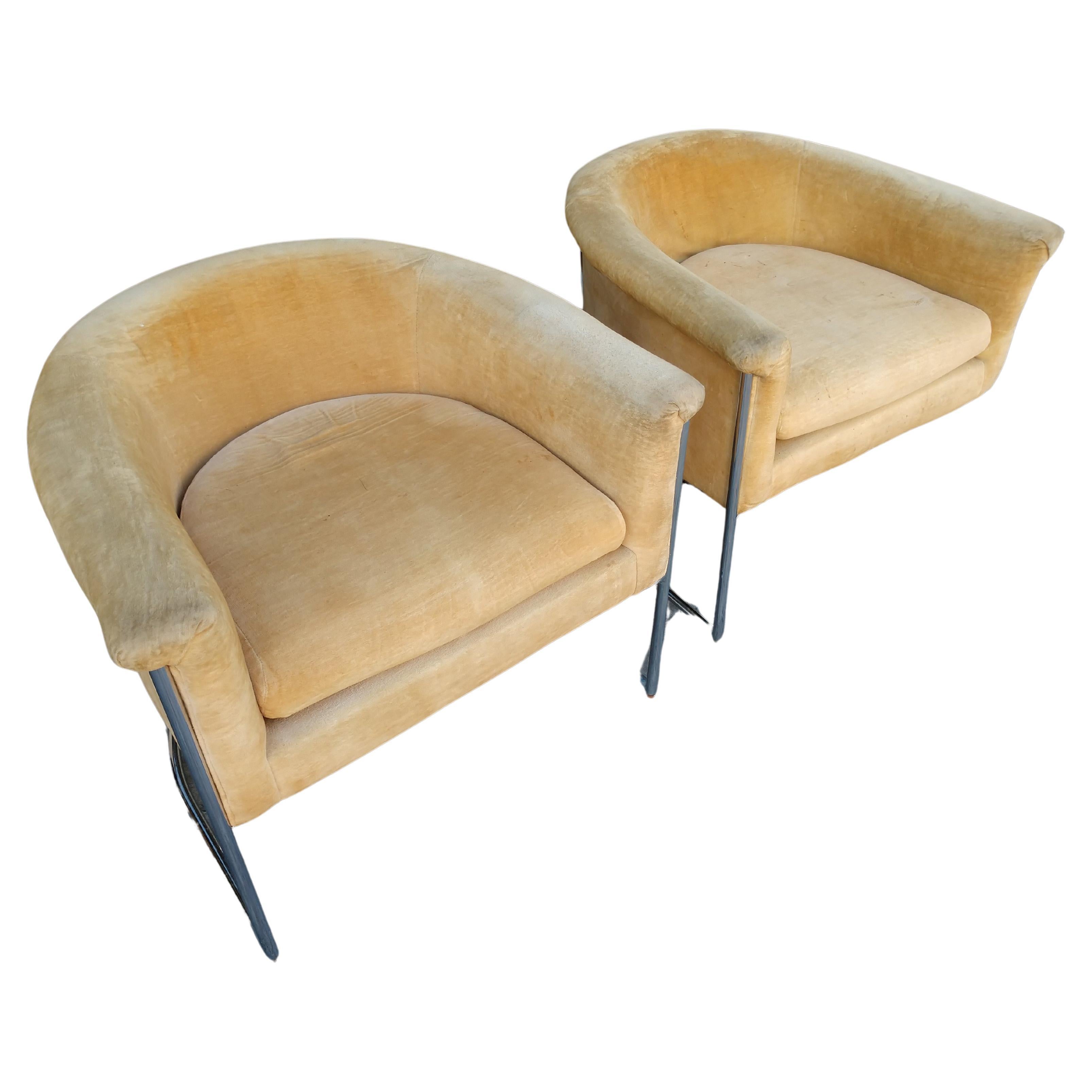 Pair of Mid-Century Modern Barrel Back Lounge Chairs For Sale 3