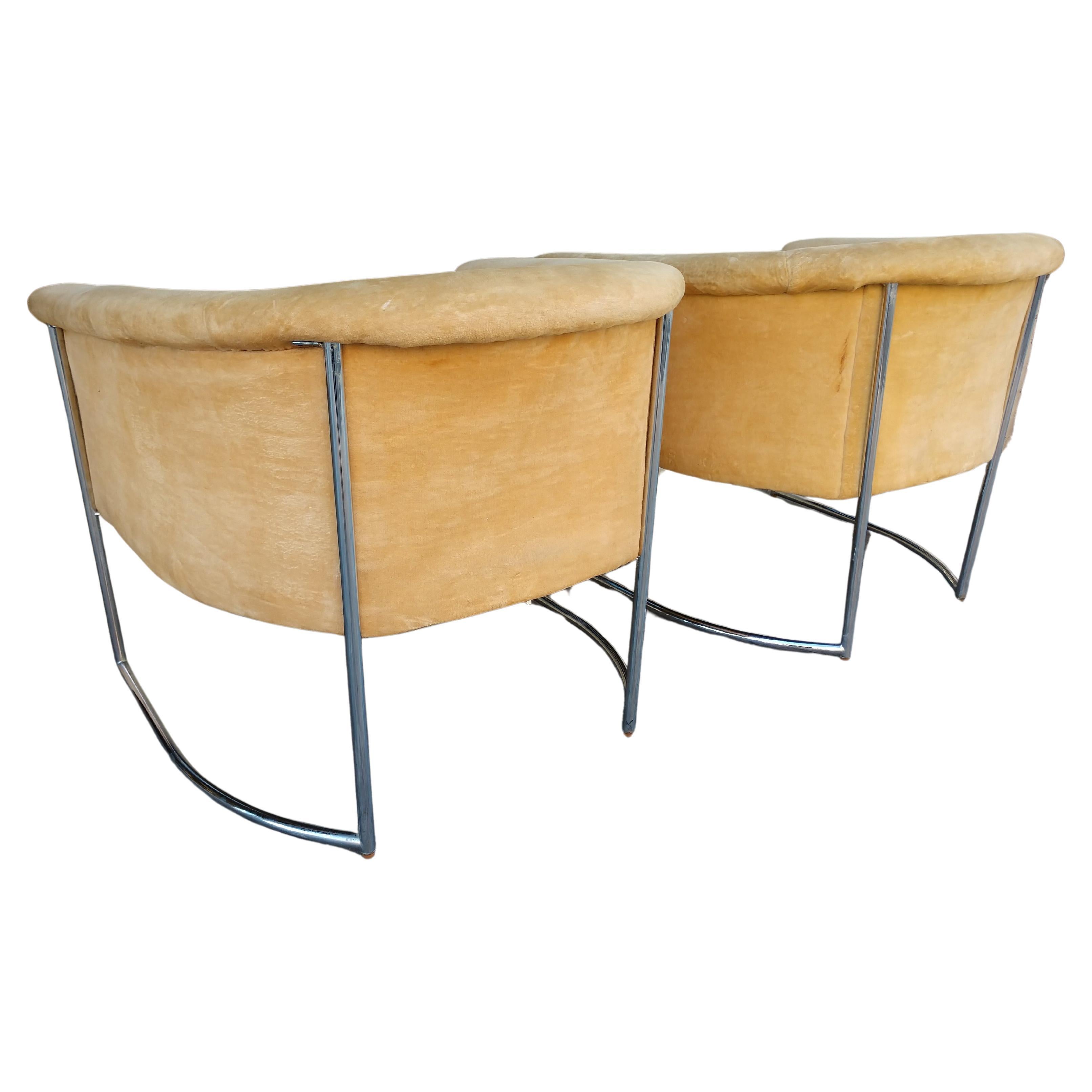 Pair of Mid-Century Modern Barrel Back Lounge Chairs For Sale 2