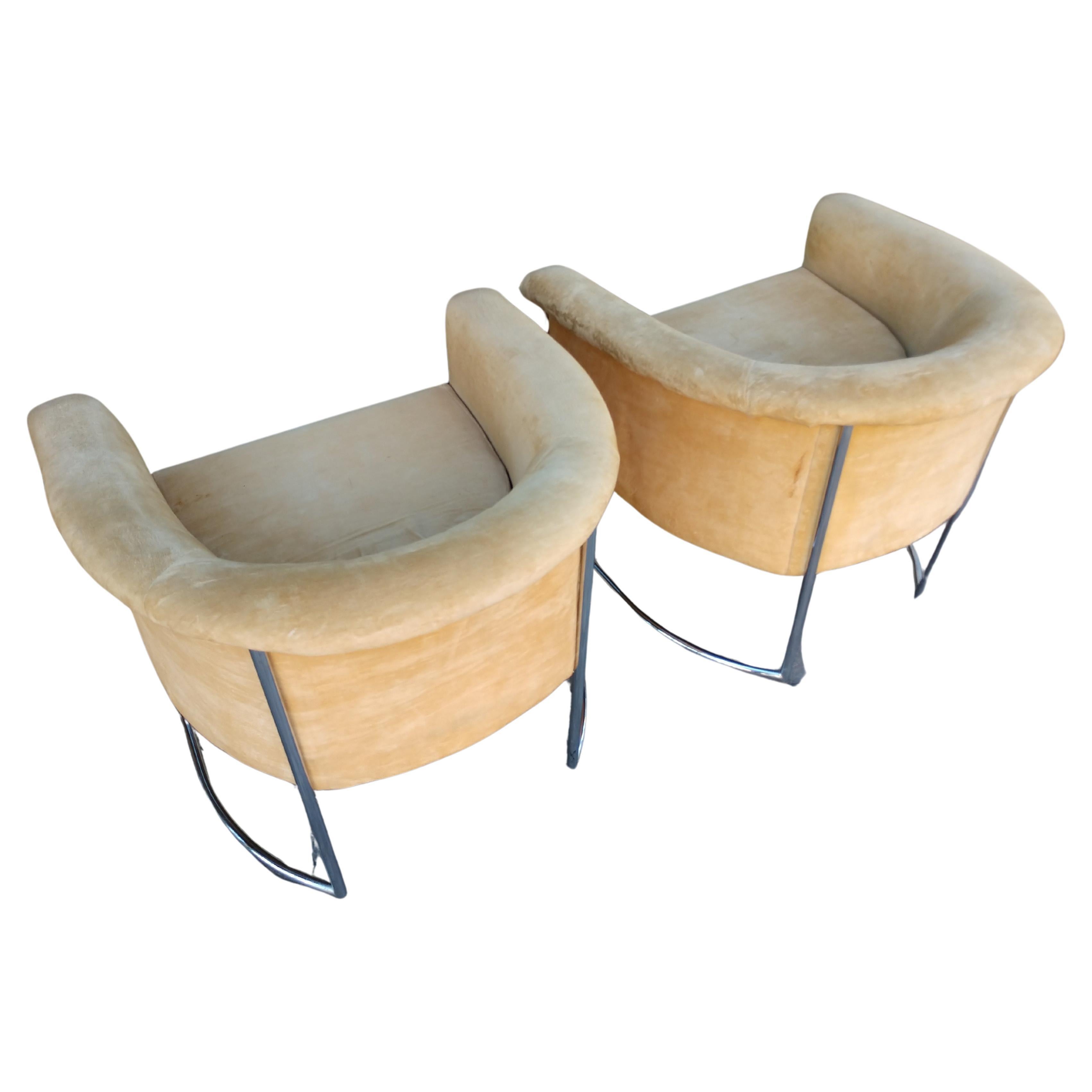 Pair of Mid-Century Modern Barrel Back Lounge Chairs In Good Condition For Sale In Port Jervis, NY