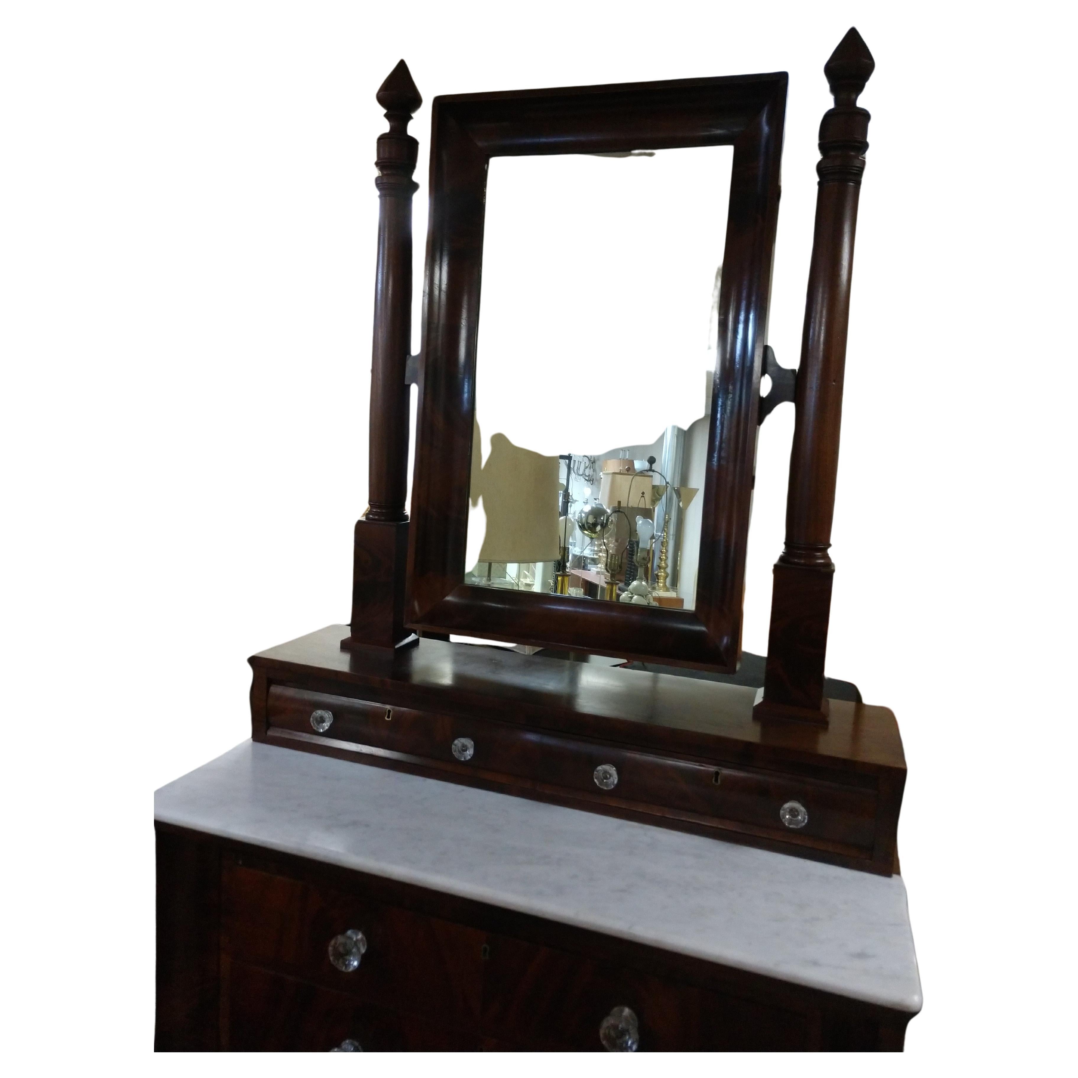 Große Empire-Kommode mit Spiegel aus der Mitte des 19. Jahrhunderts (Poliert) im Angebot