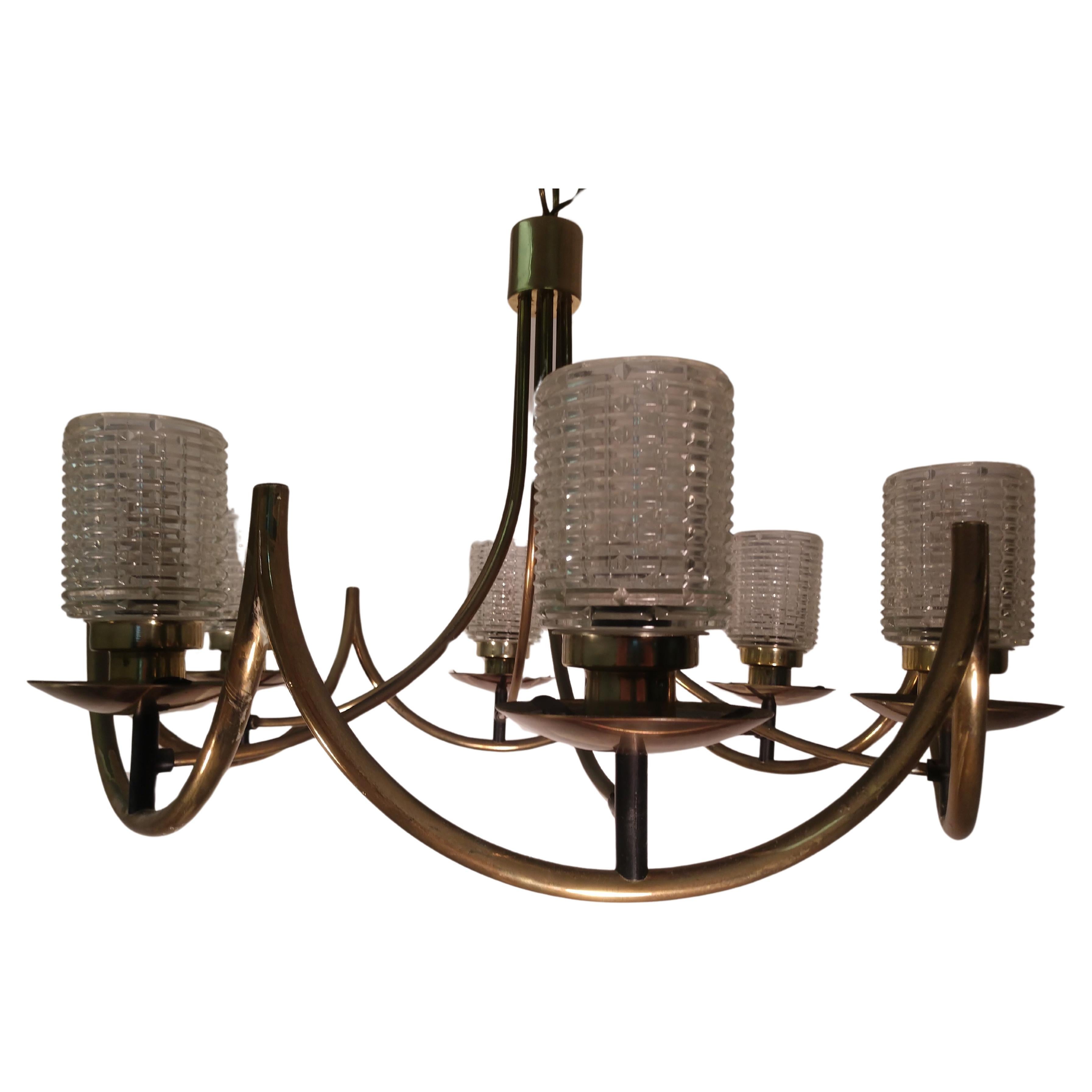 Hand-Crafted Mid-Century Modern Lightolier Brass with Cast Glass Shades Chandelier For Sale