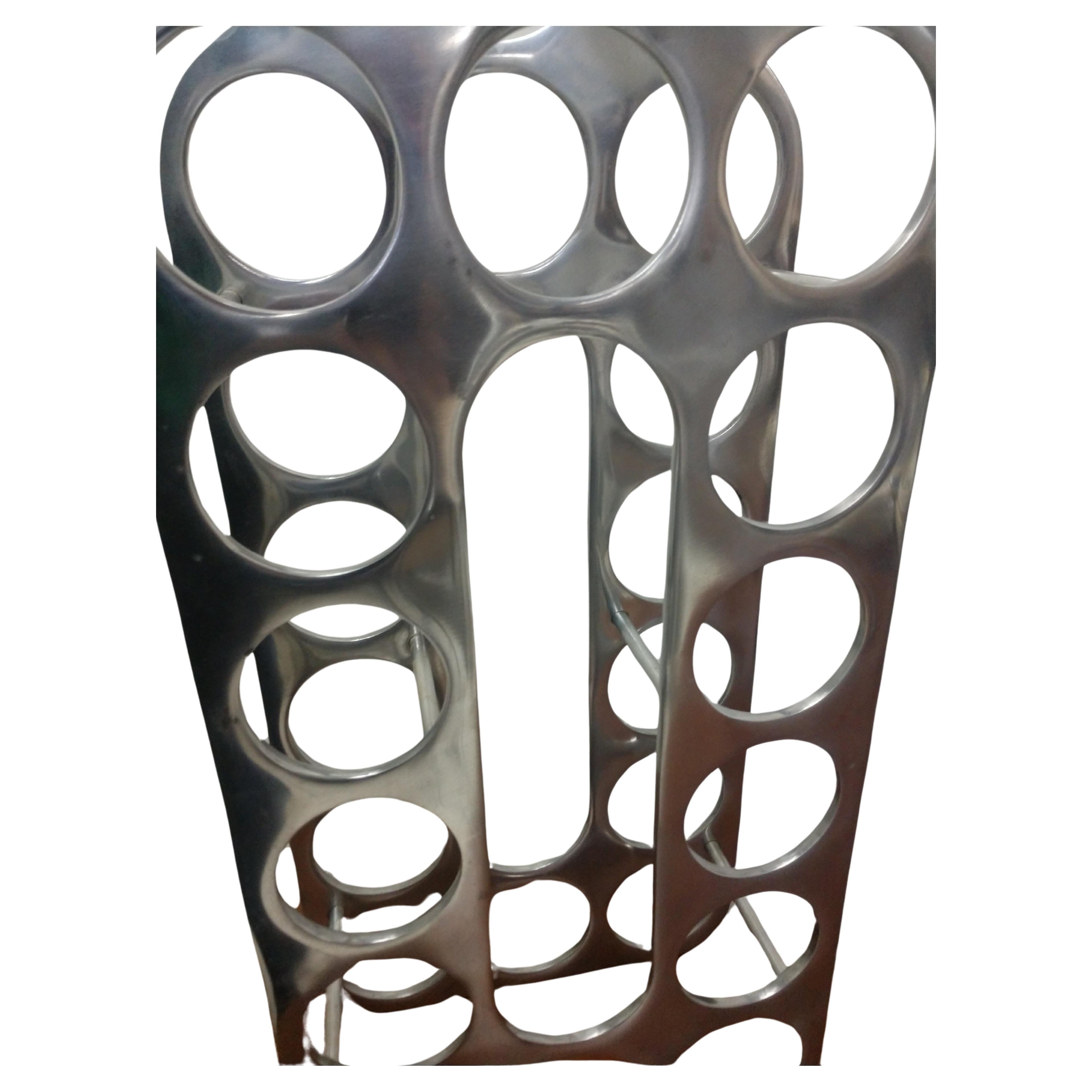 Mid-Century Modern Porte-bouteilles sculptural en aluminium moulé, mi-siècle moderne en vente