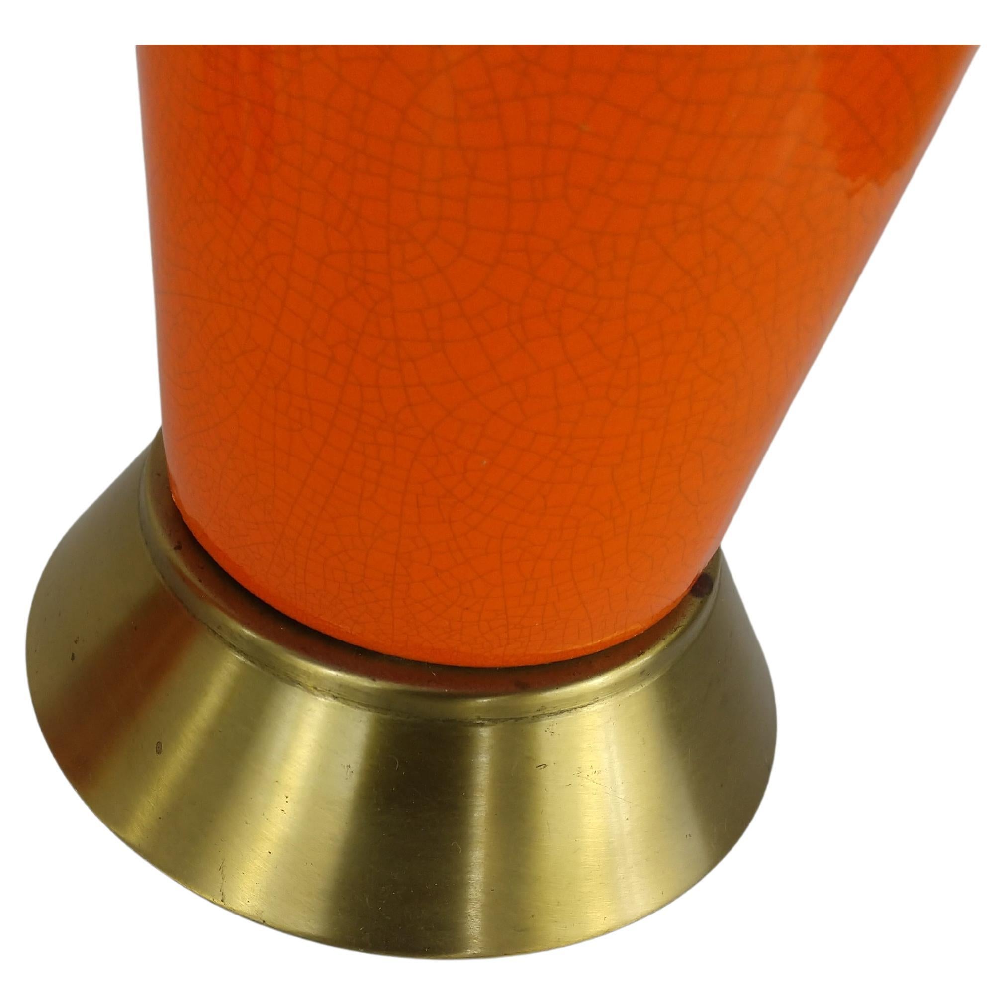 Mid-Century Modern Paire de lampes de bureau de style mi-siècle moderne avec glaçure orange craquelée, C1958 en vente