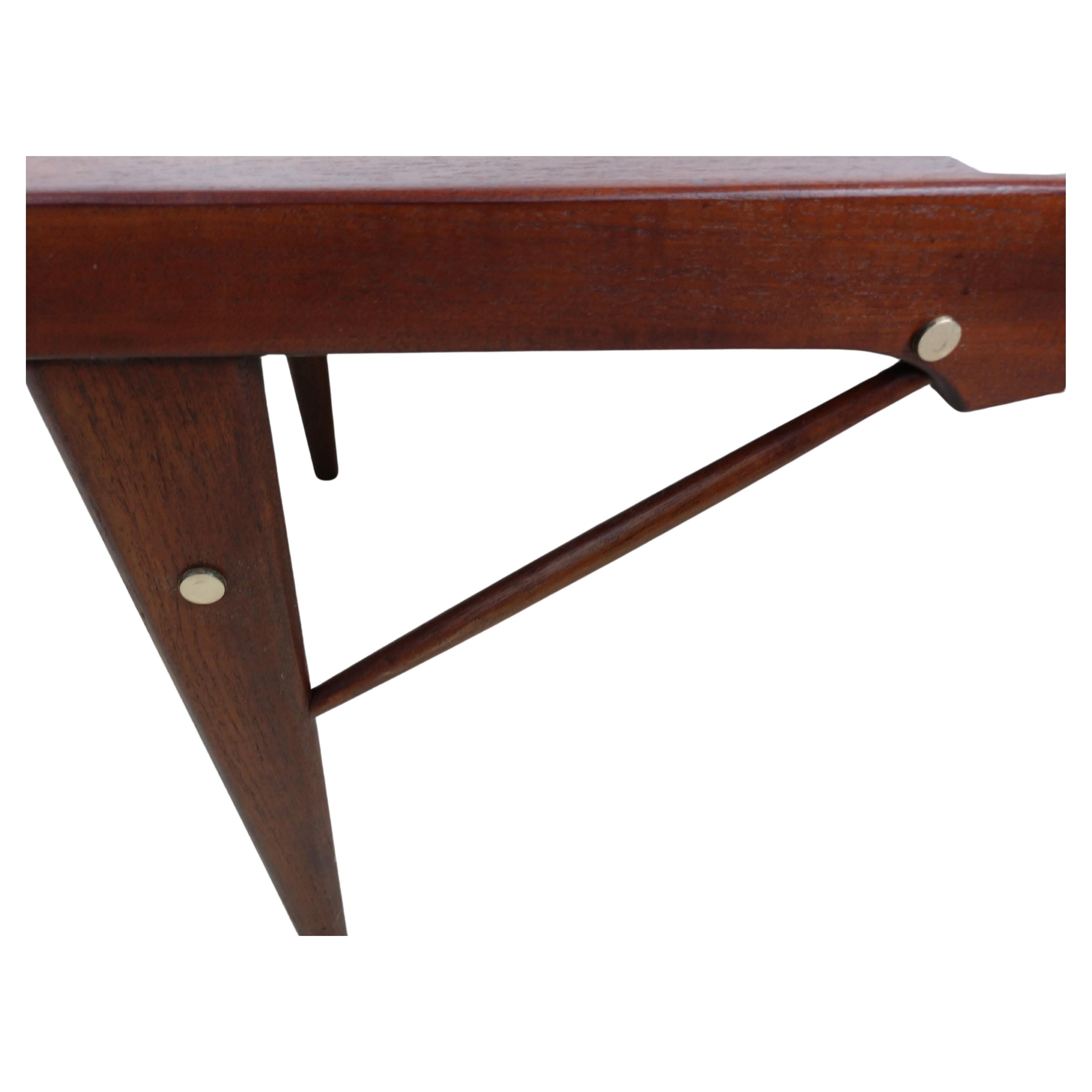 Dutch Mid-Century Modern Expanding Walnut Cocktail Table from the Netherlands For Sale