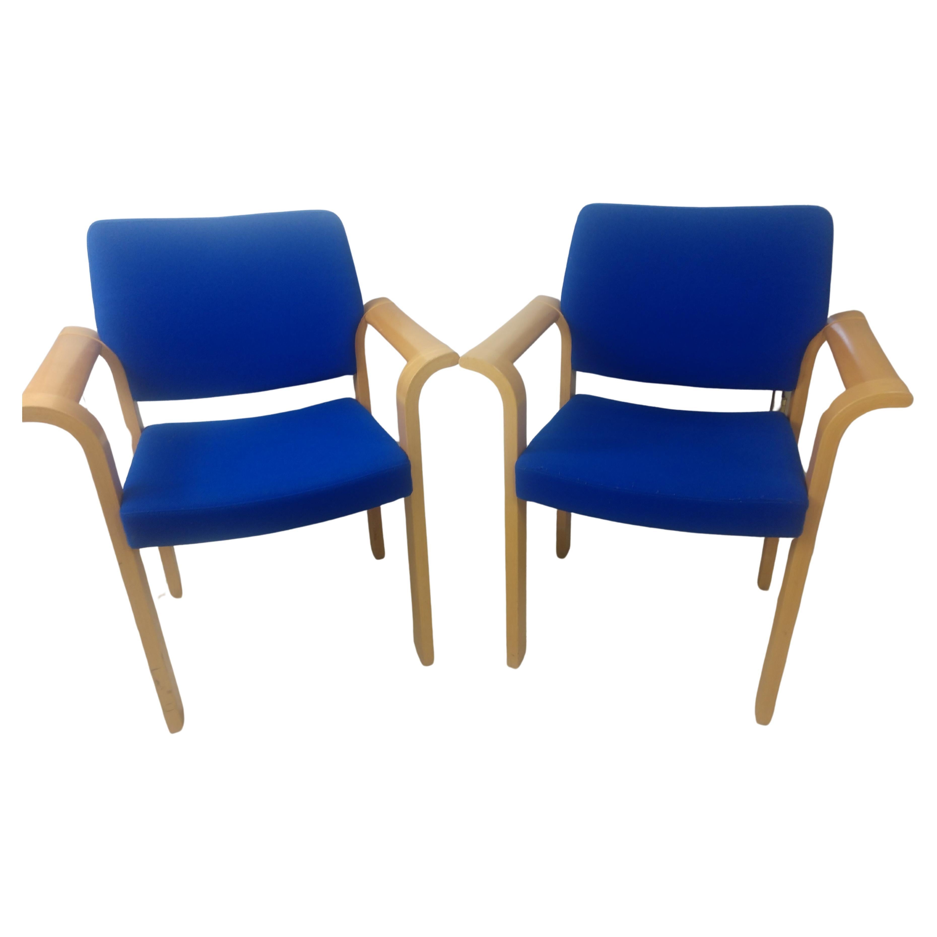 Mid-Century Modern Lot de 6 chaises de salle à manger en bois de chêne cintré du milieu de siècle signées Rud Thygesen et Johnny Sorensen en vente