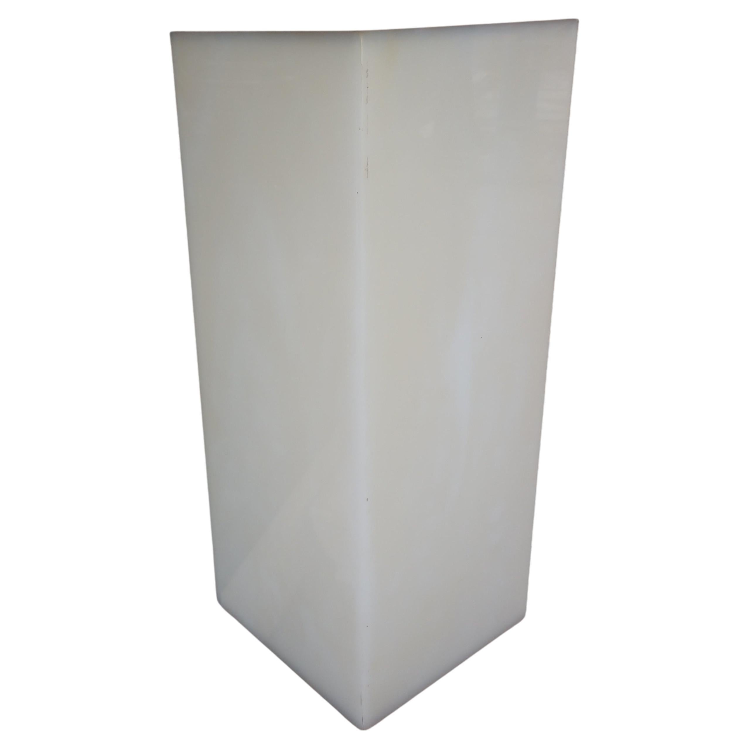 Lámpara de pie escandinava escultórica de mediados de siglo en palisandro y plexiglás mediados del siglo XX en venta