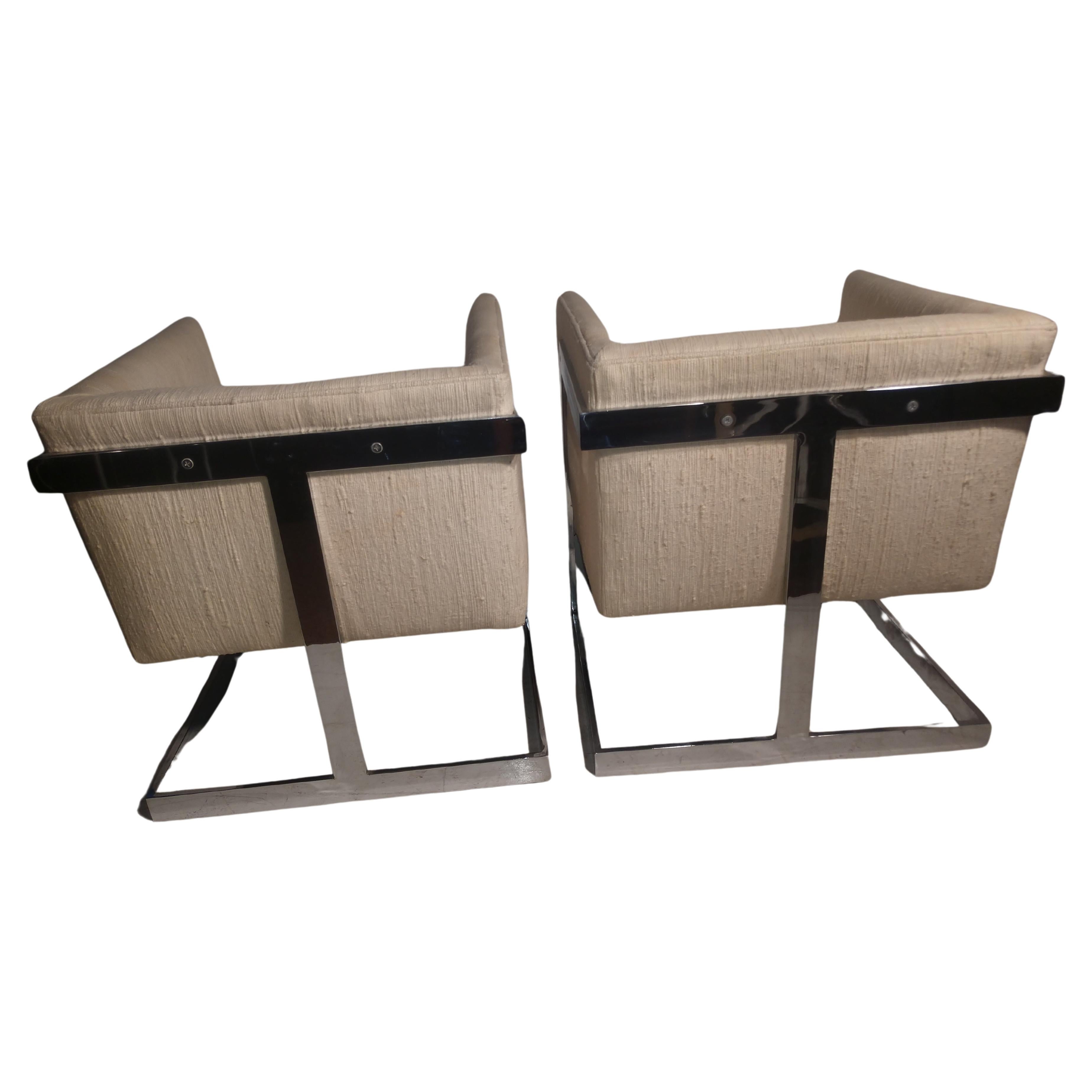 Américain Paire de chaises cubiques mi-siècle moderne de Milo Baughman en vente