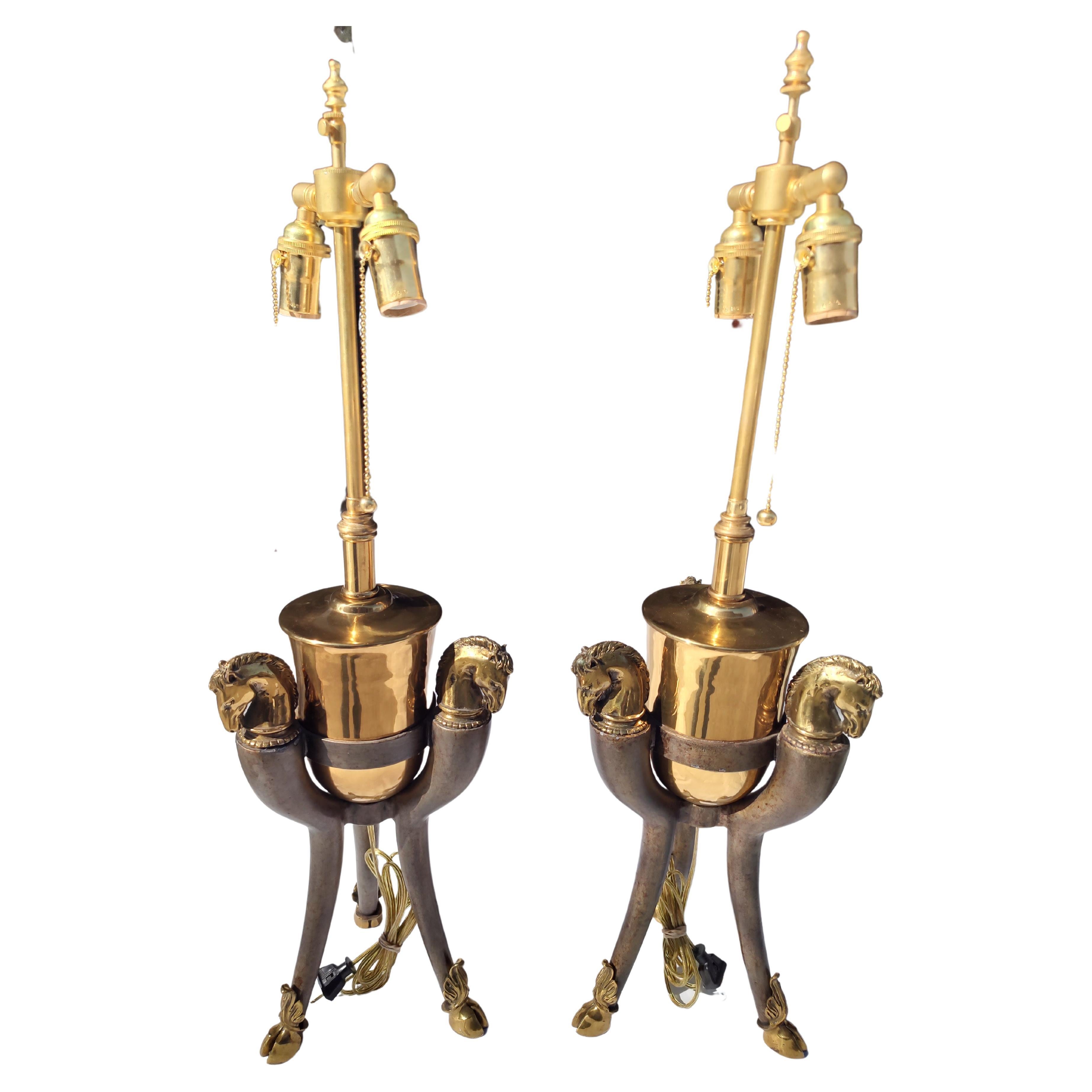 Paire de lampes de table figuratives mi-siècle moderne avec têtes de chevaux - Maitland Smith