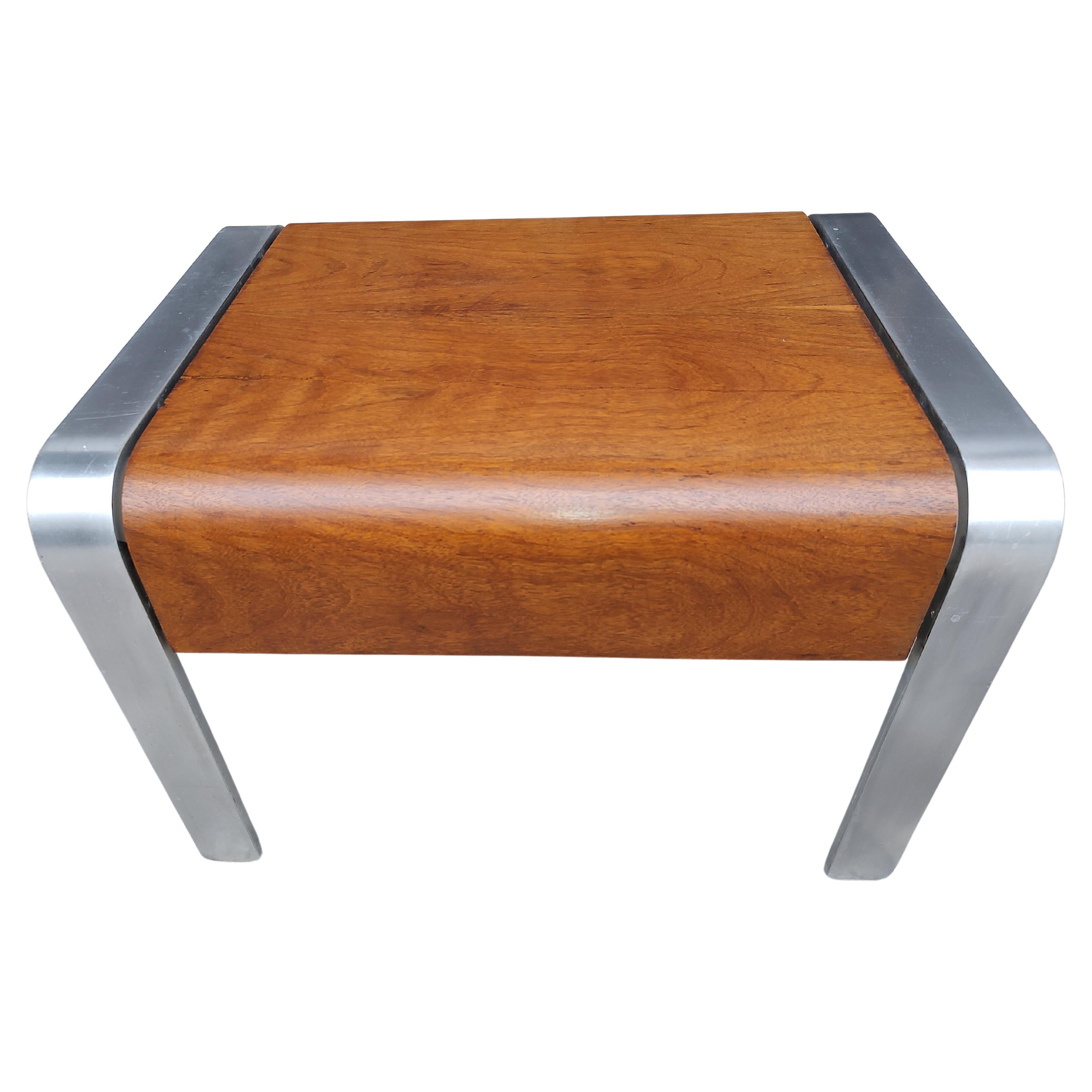 Table d'appoint moderniste en aluminium avec plateau de table en bois courbé exotique