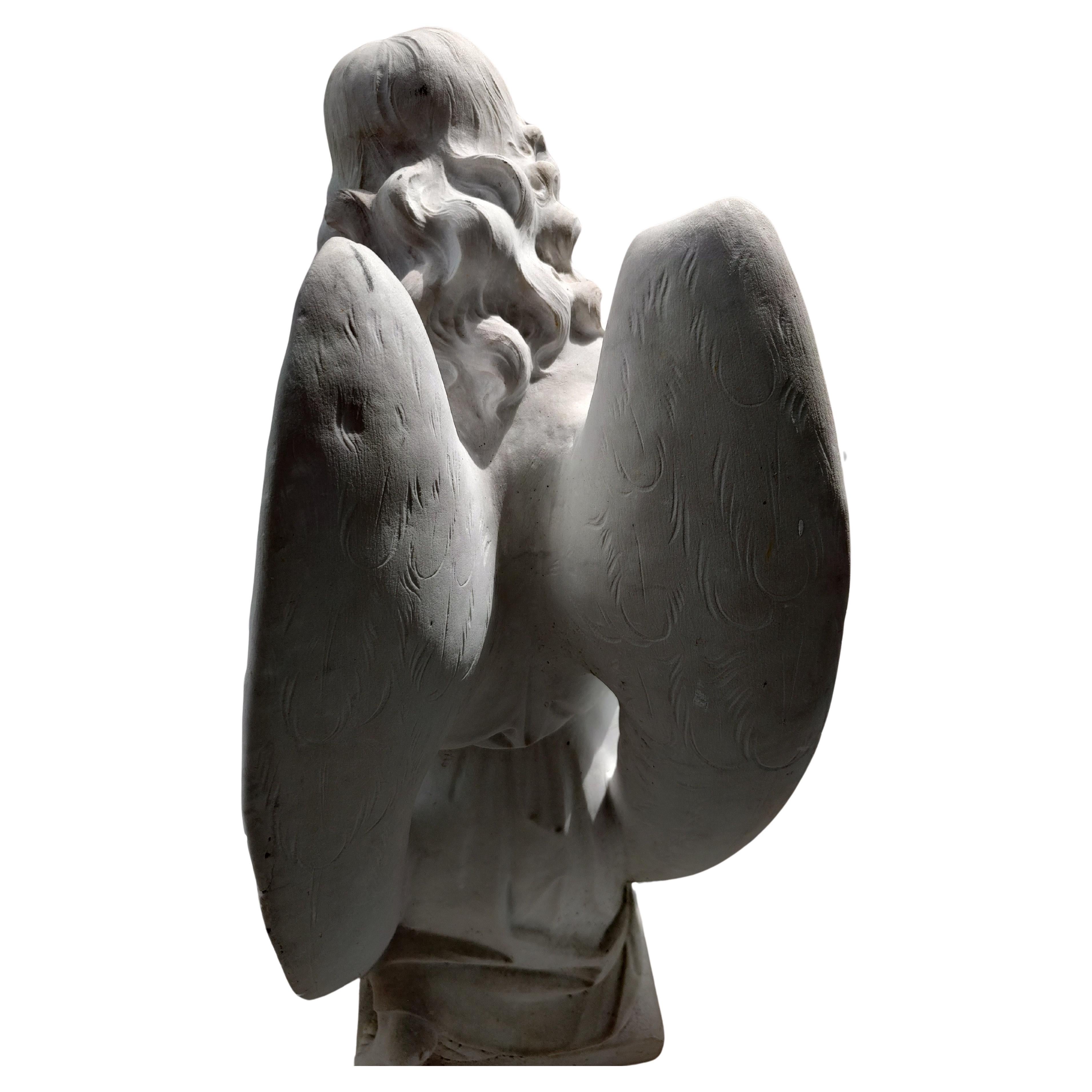 Paar handgeschnitzte Guardian Angels aus Carrara-Marmor aus dem frühen 20. Jahrhundert im Zustand „Gut“ im Angebot in Port Jervis, NY