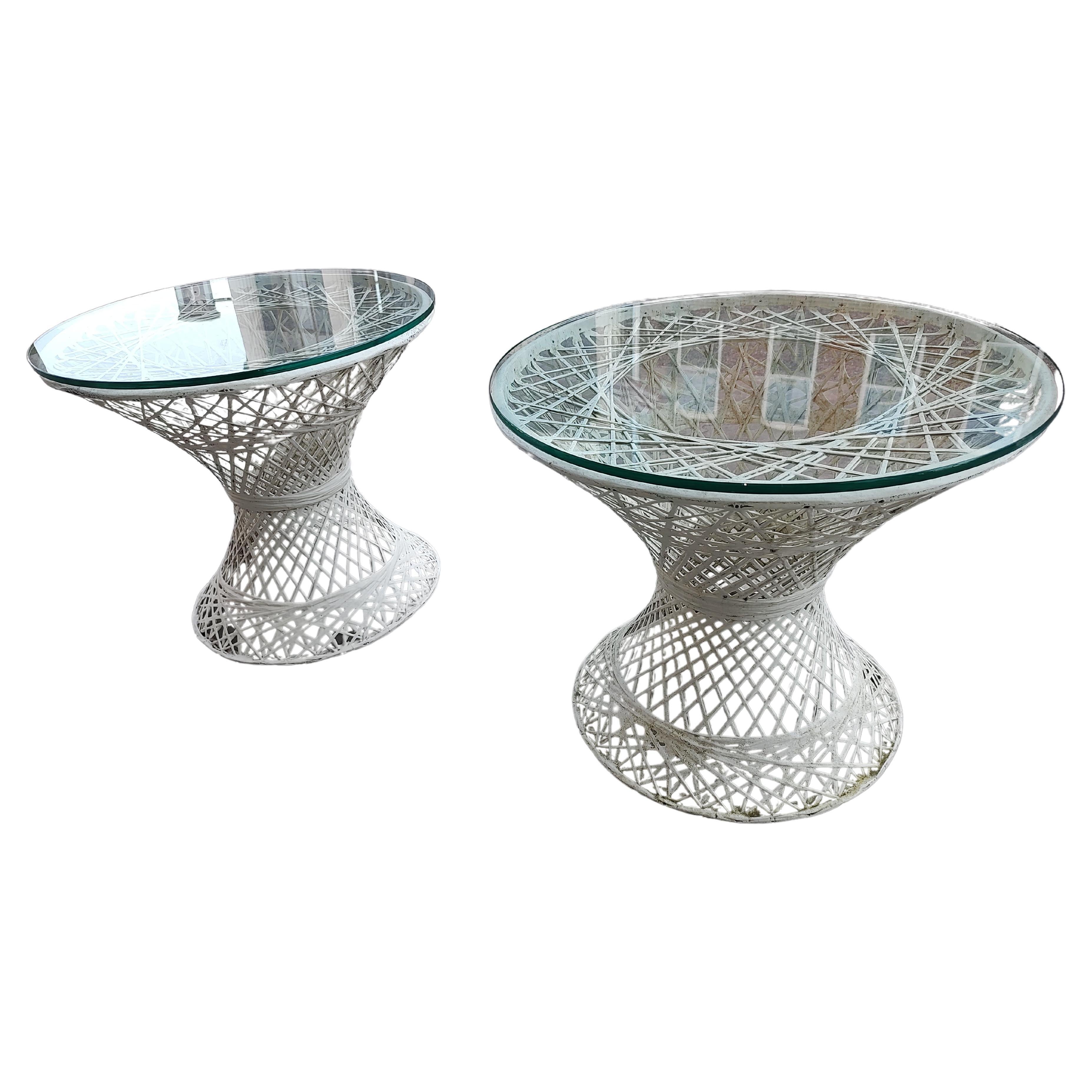 Mid-Century Modern Paire de tables d'appoint sculpturales en fibre de verre filée Russell Woodard, mi-siècle moderne en vente