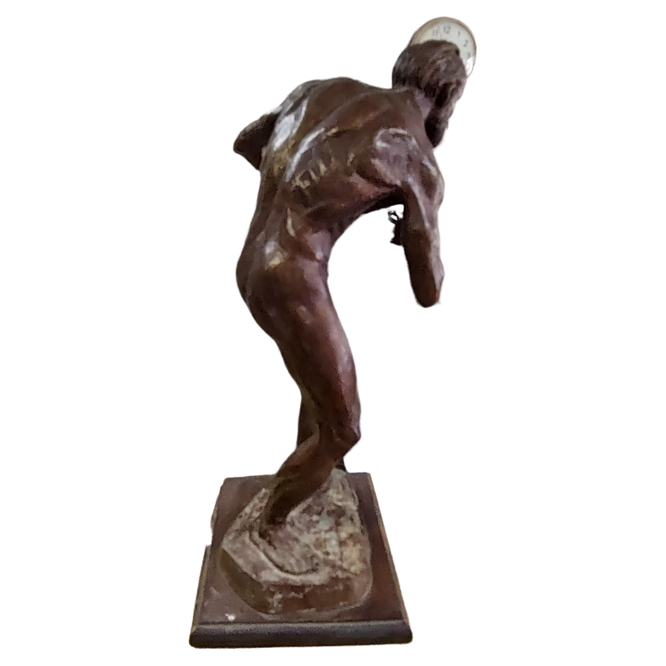 Bronzeskulptur eines Mannes aus der Mitte des Jahrhunderts von Michael Shacham, „Die Kraft des Tyranny“