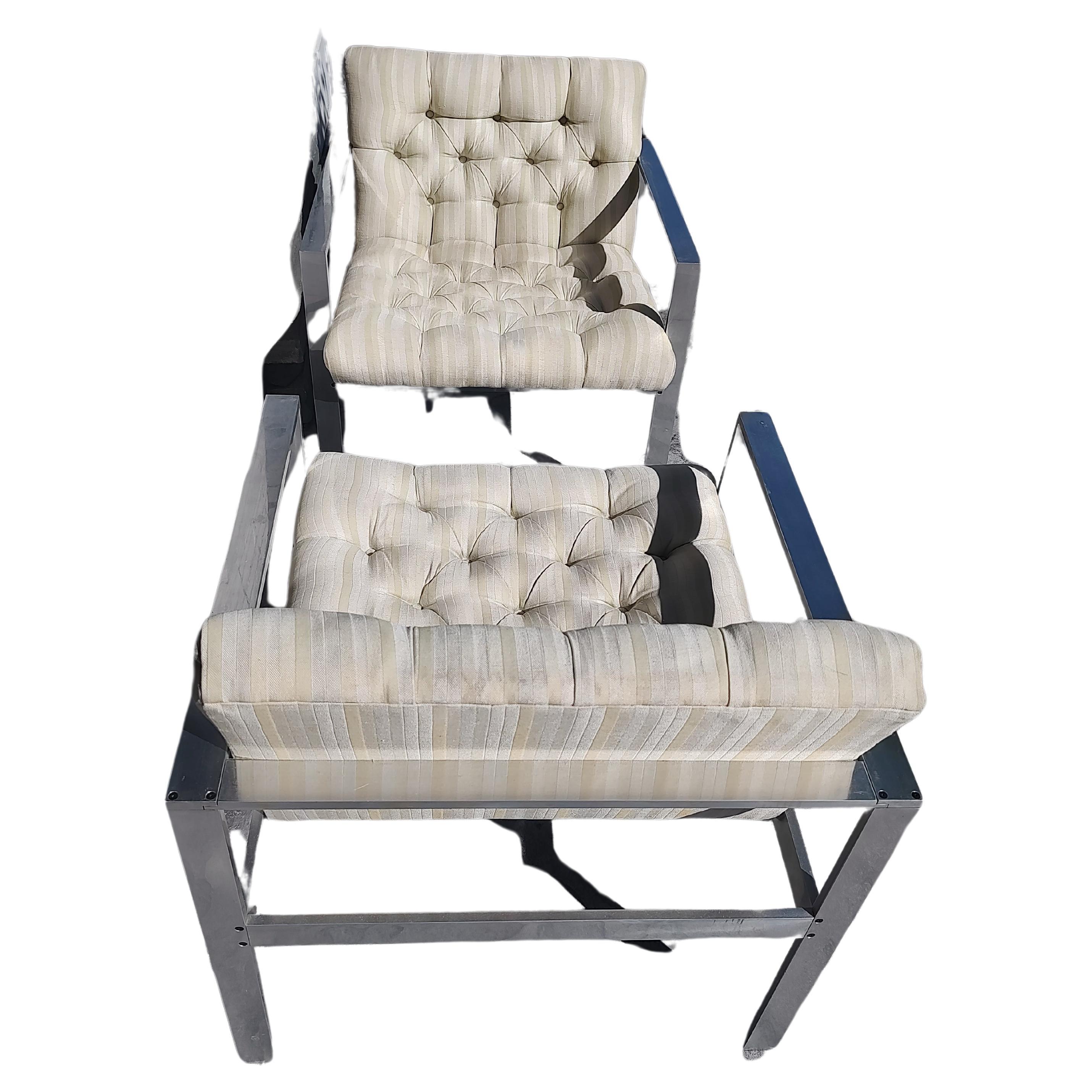 Fait main Paire de fauteuils de salon en aluminium touffeté de style mi-siècle moderne, par Harvey Probber en vente