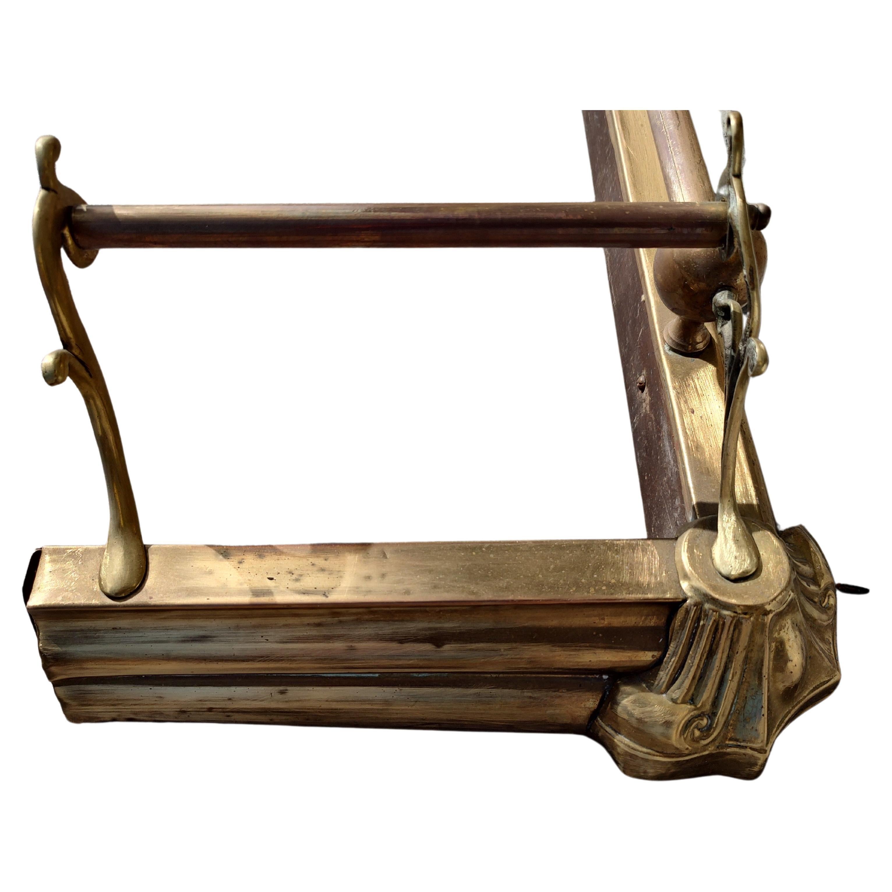 Fin du XIXe siècle Défenseur de cheminée en laiton de style English Regency du 19ème siècle en vente