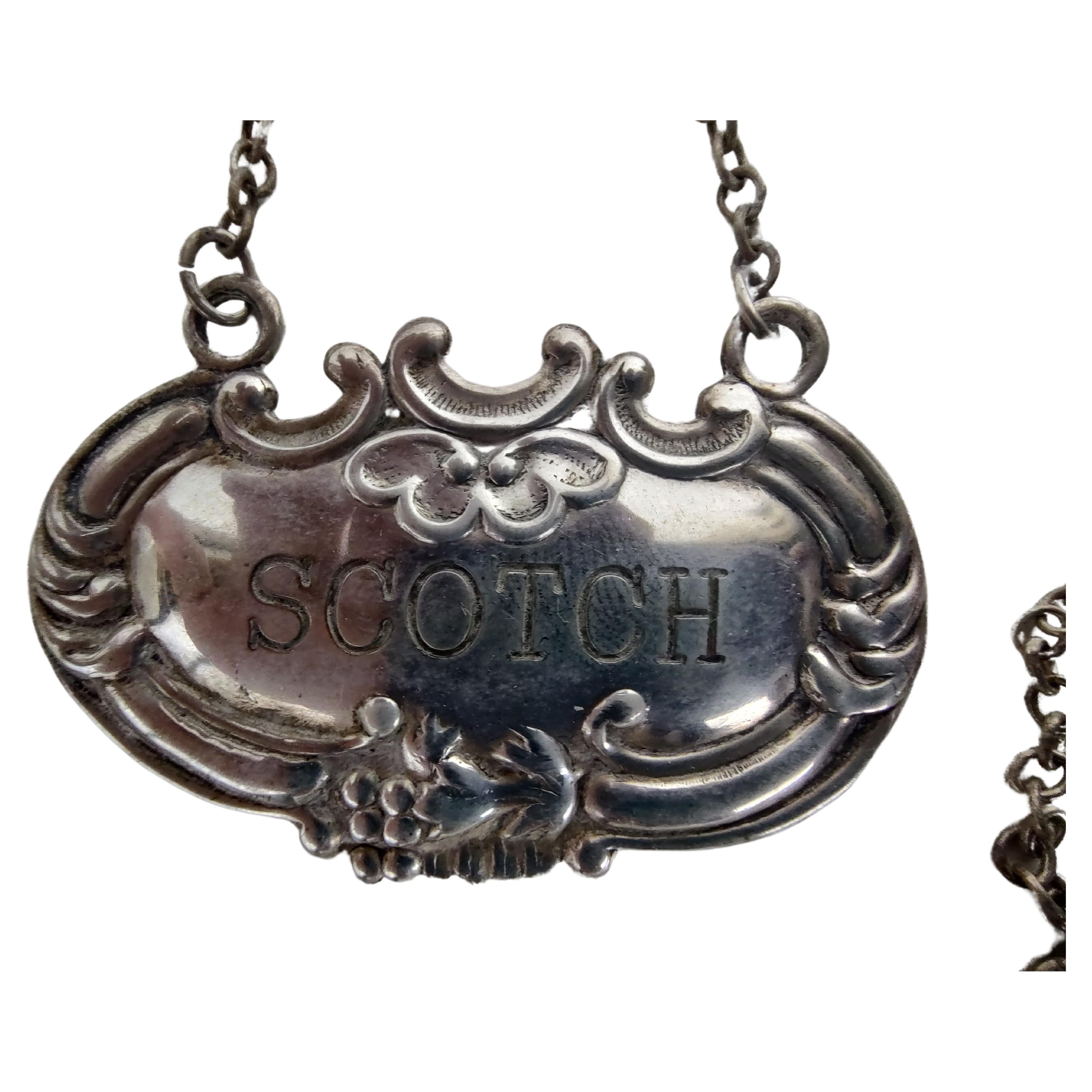 Fait main Porte-noms en argent sterling pour carafe à liqueur  7 Disponible en vente