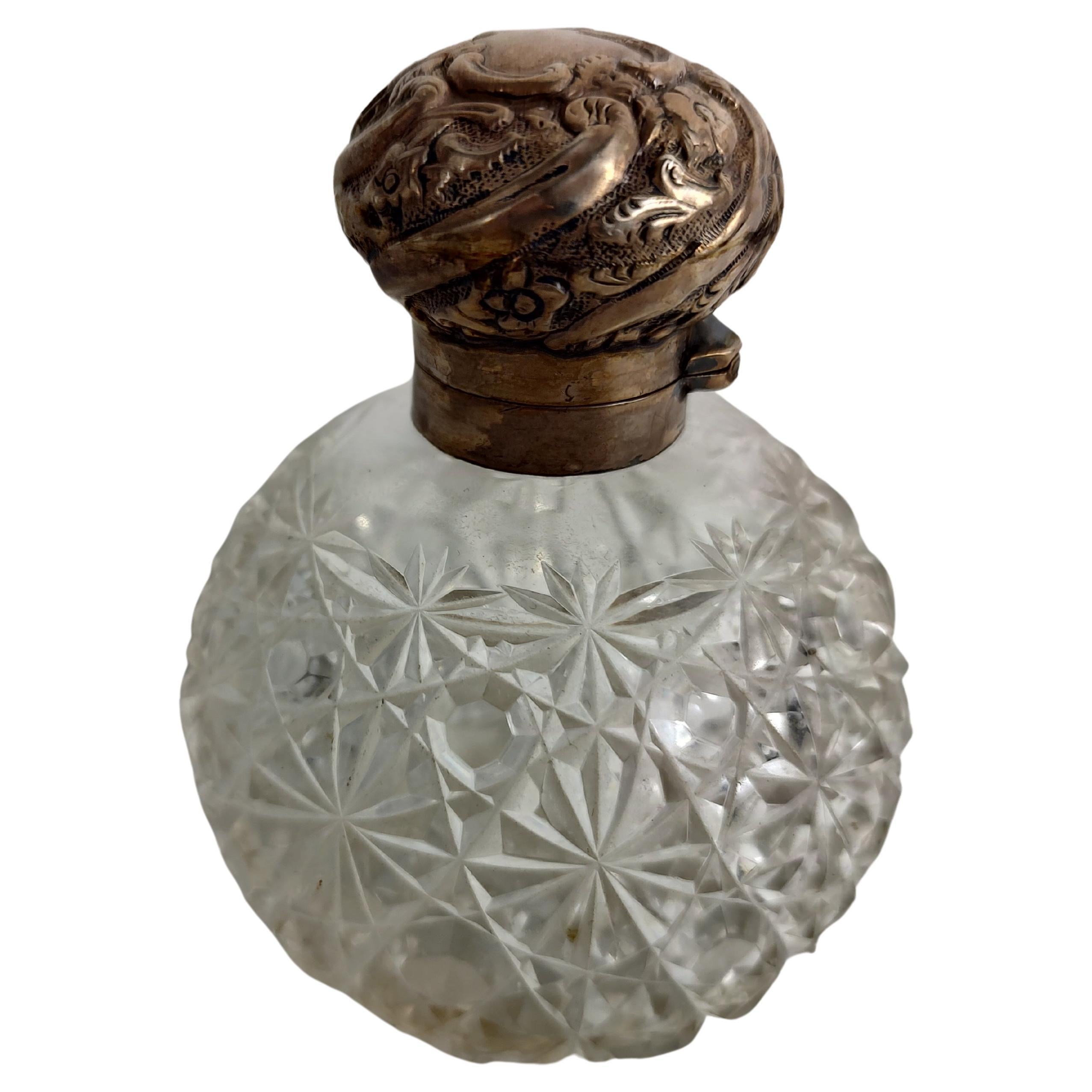 Flacon de parfum ancien en verre taillé brillant avec dessus en argent sterling CAP