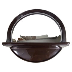 Miroir italien sculptural en plastique moderne du milieu du siècle dernier avec étagère par SALC