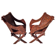 Paar hoch geschnitzte Glastonbury-Stühle aus Mahagoni im Arts & Craft-Stil