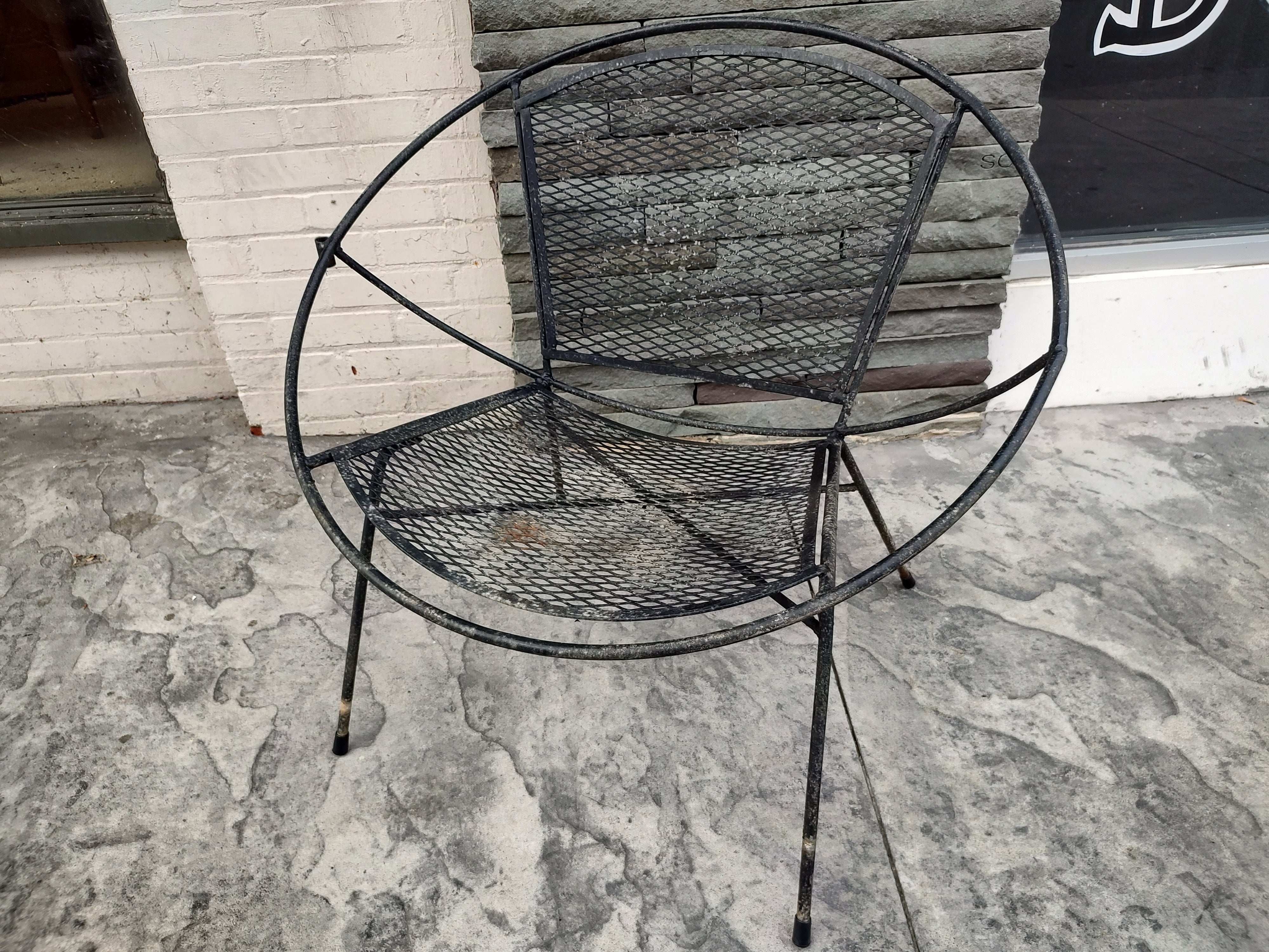 Hand-Crafted Mid-Century Modern Iron Hoop Lounge Chair by Maurizio Tempestini for Salterini  For Sale