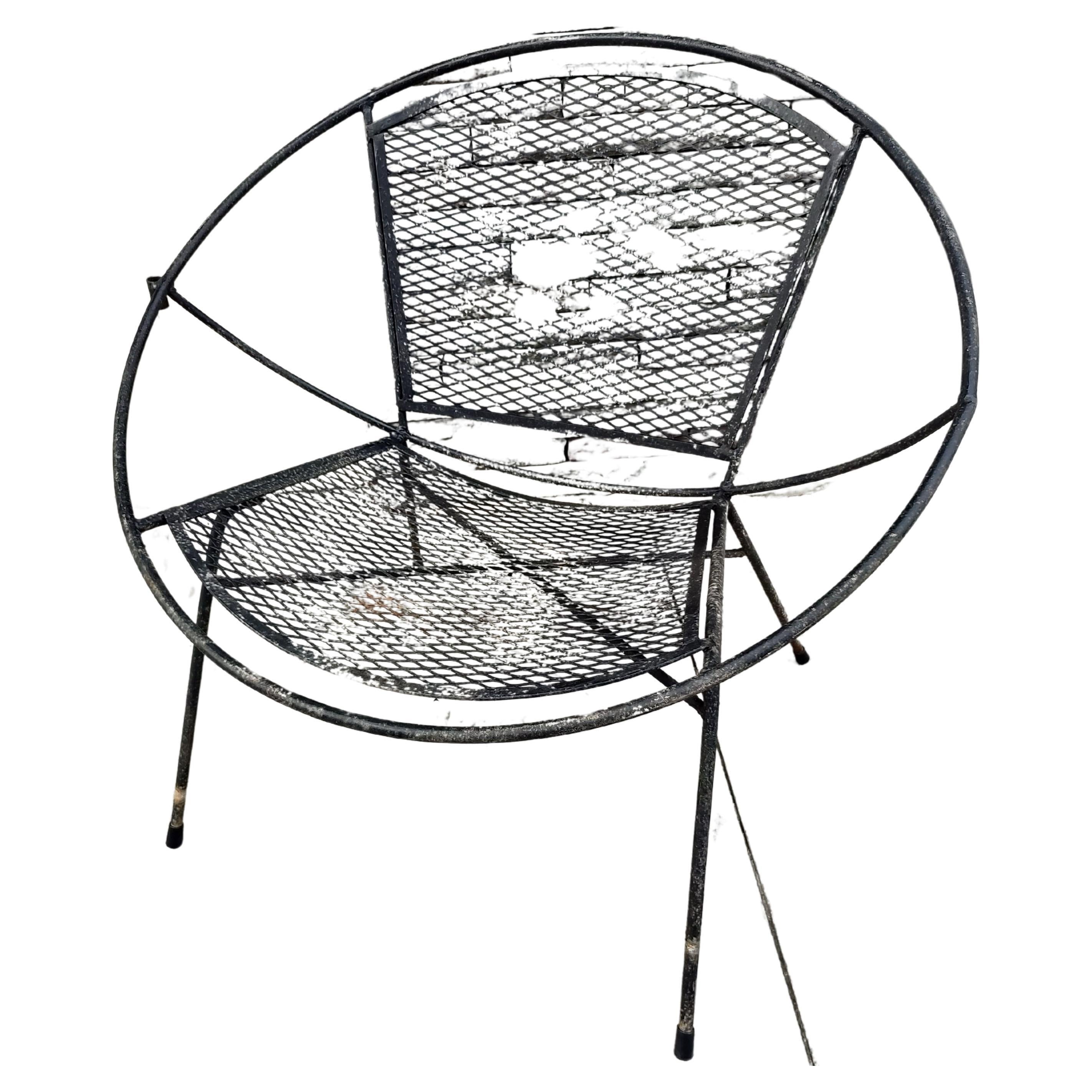 Fabulous iron hoop chair designed by Maurizio Tempestini for Salterini c1955. In very good condition needing a spray job. New plastic feet glides. Possible to parcel post this chair.