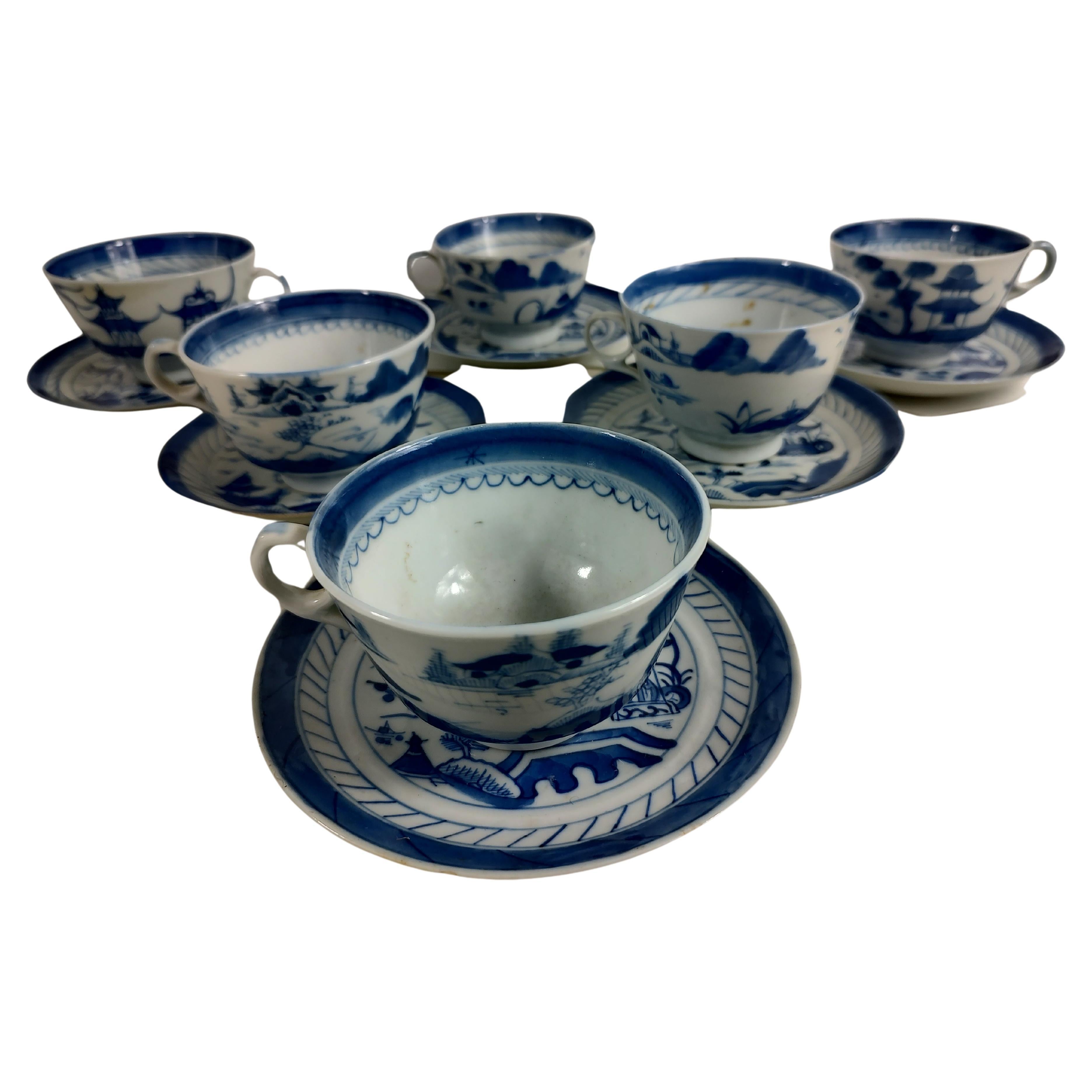 Satz von sechs kantonesischen blau-weißen Teetassen mit Untertassen 19. Jahrhundert, Anfang 20.  im Angebot