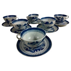Ensemble de six tasses à thé cantonaises bleues et blanches avec soucoupes 19e siècle début 20e siècle 