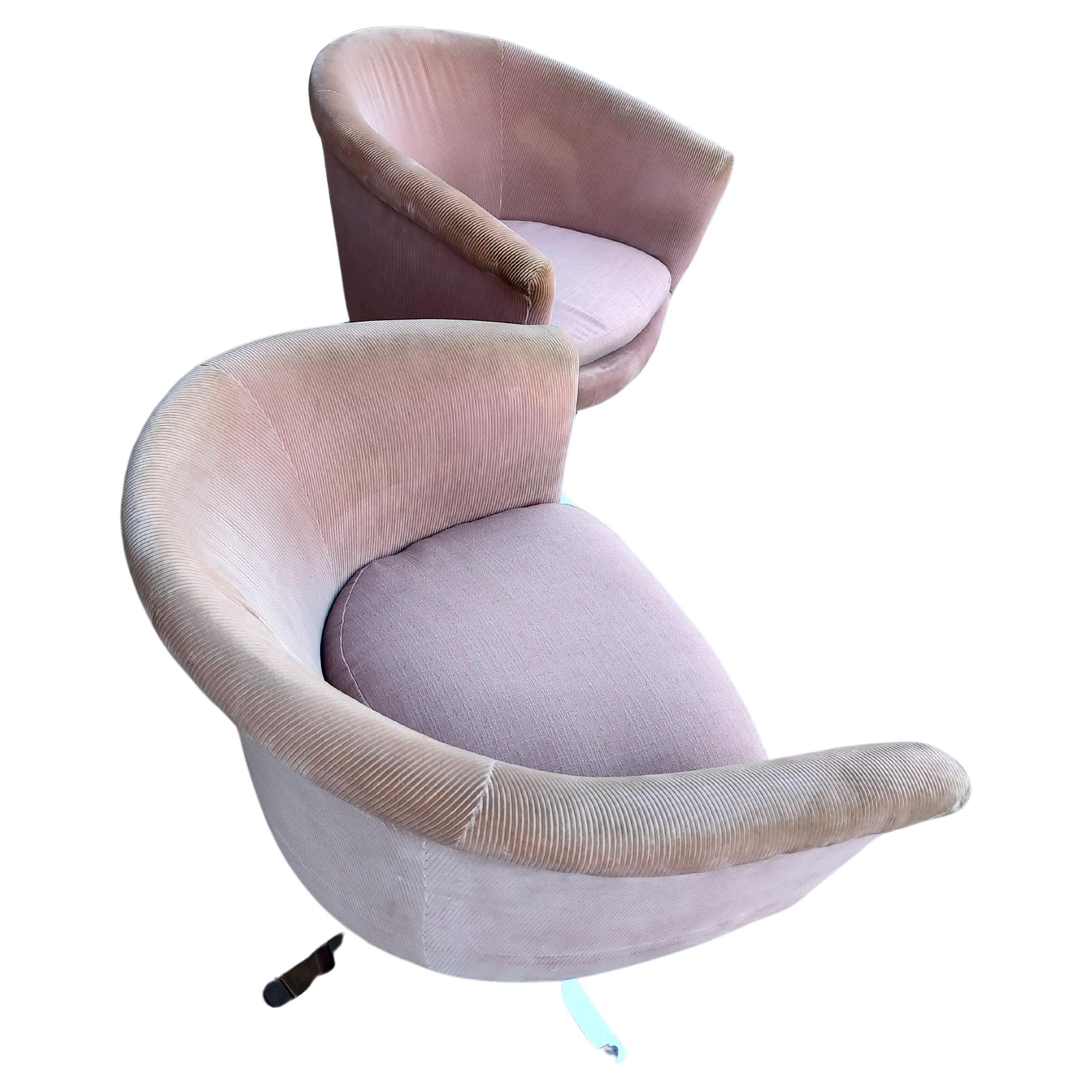 Paire de fauteuils club pivotants à dossier baril, style mi-siècle moderne, vers 1960 Bon état - En vente à Port Jervis, NY