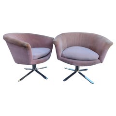 Vintage Pair of Mid-Century Modern Swiveling Lounge Barrell Back Club Chairs, C1960